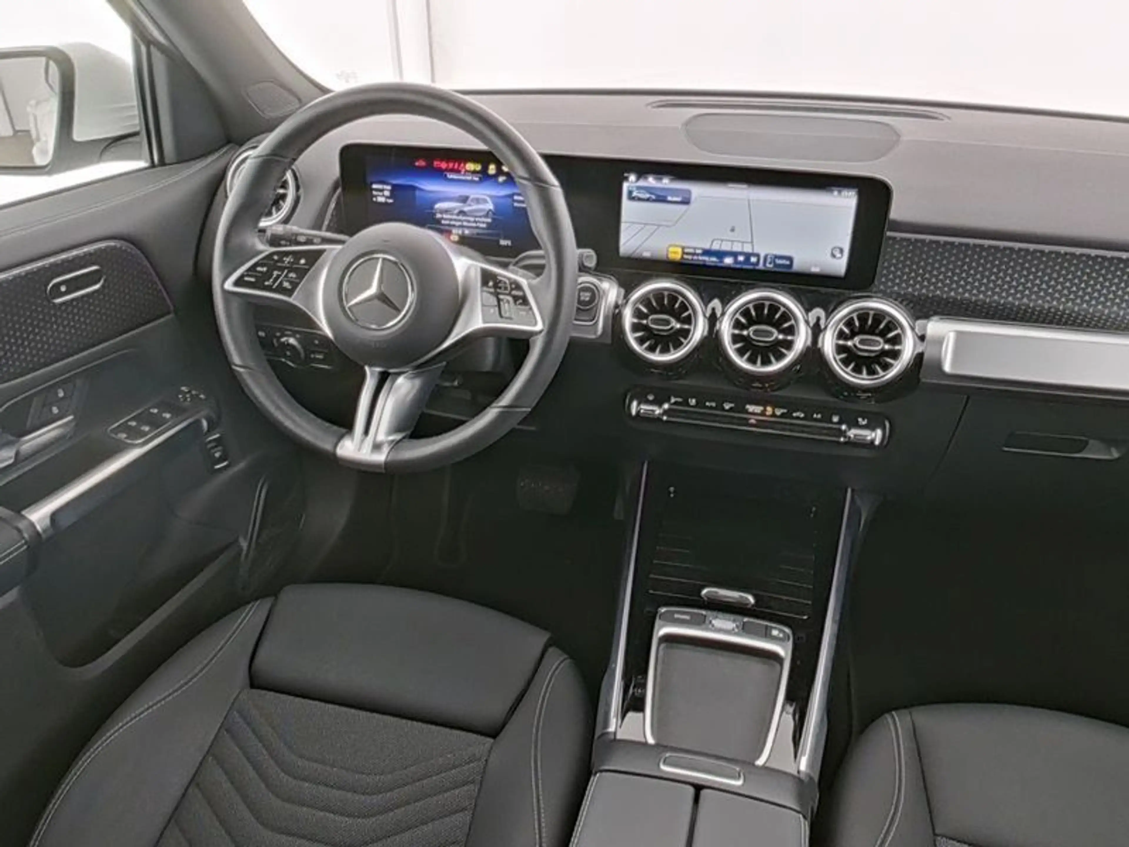 Mercedes-Benz EQB 300 4M PROG-ADVANCED PANO WDGS WINTER AMBIEN — photo 8