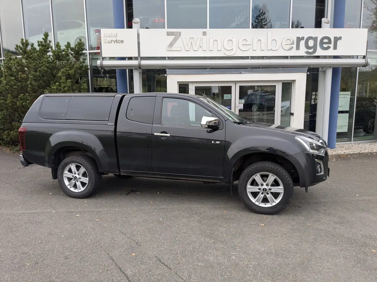 Isuzu D-Max Space Cab 4WD Schwarz - 1