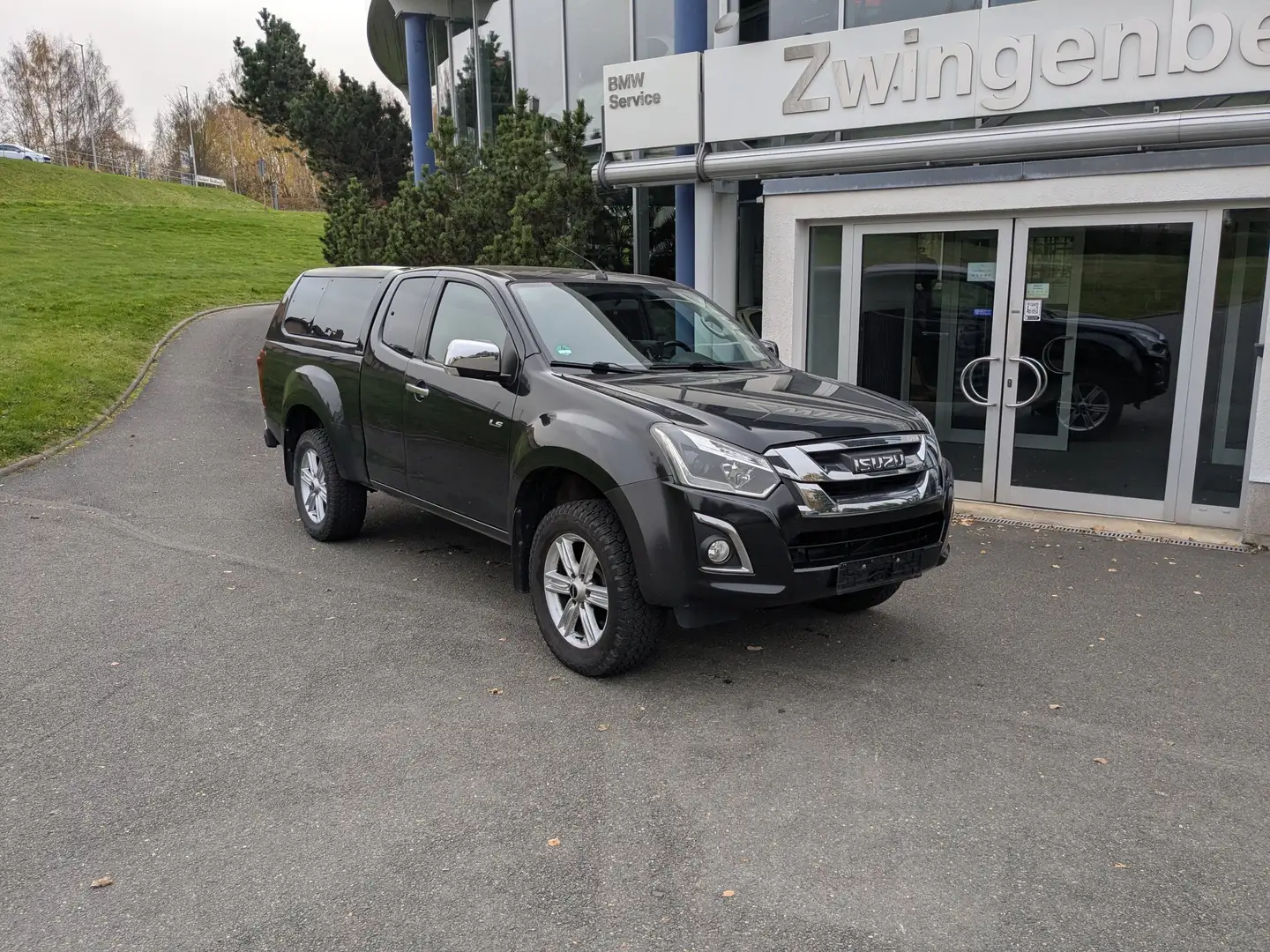 Isuzu D-Max Space Cab 4WD Schwarz - 2