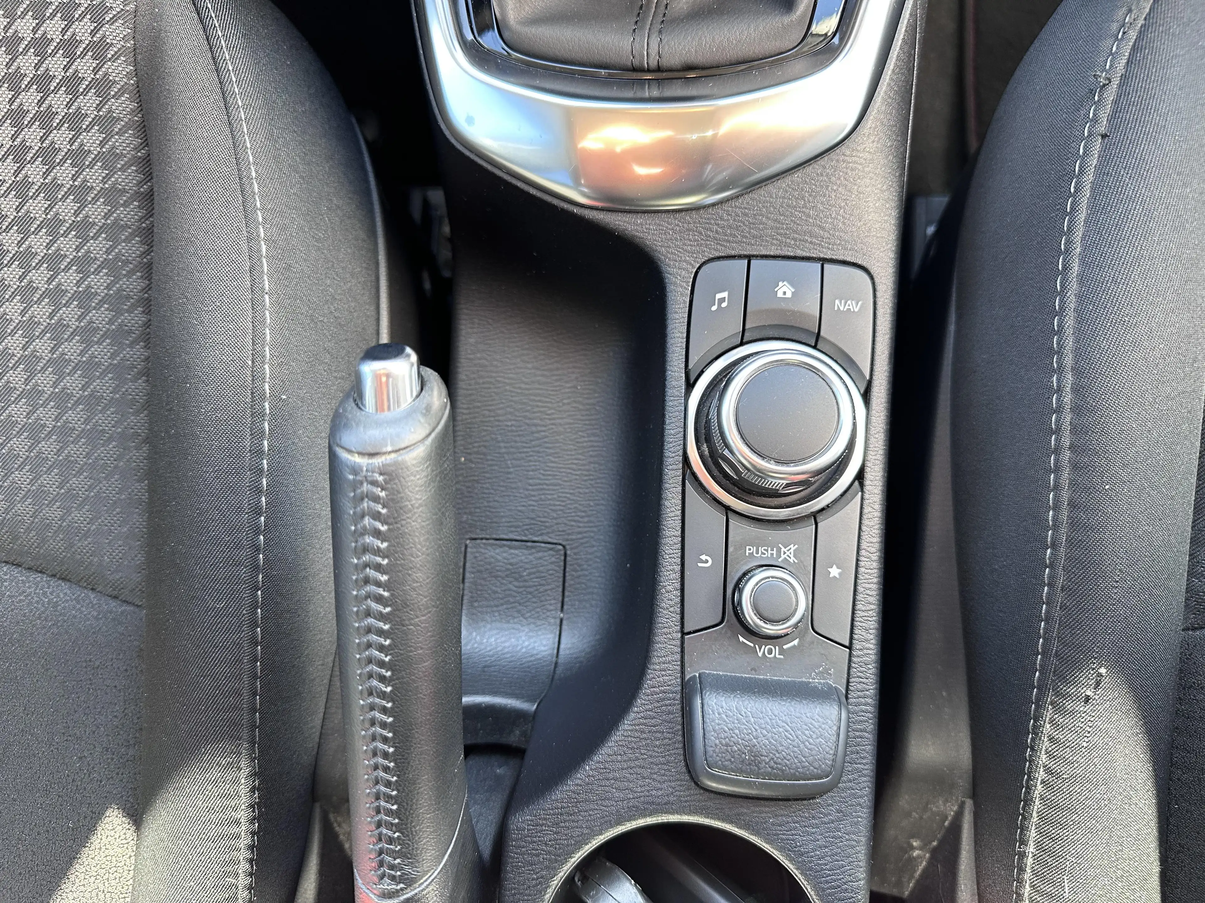 Mazda 2 1.5 SKYACTIV 90 MAN 5 — photo 10