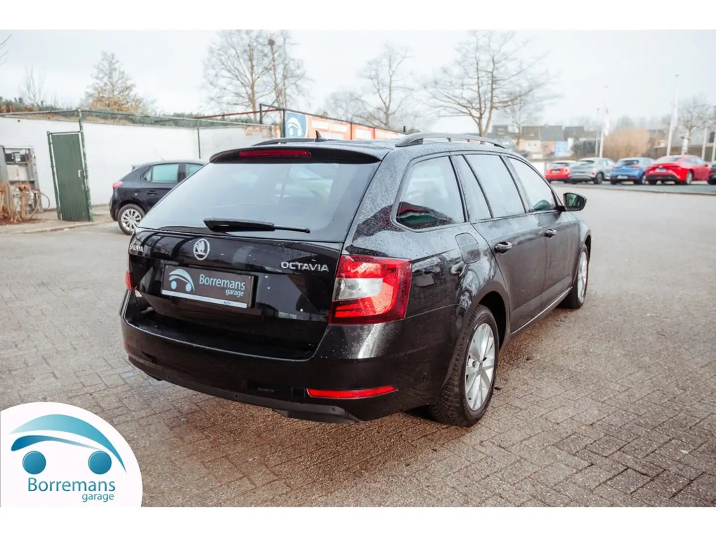 Skoda Octavia 1.6  ULTIMATE BREAK CARPLAY/NAVI/PARKEERSENSOREN/. Zwart - 2