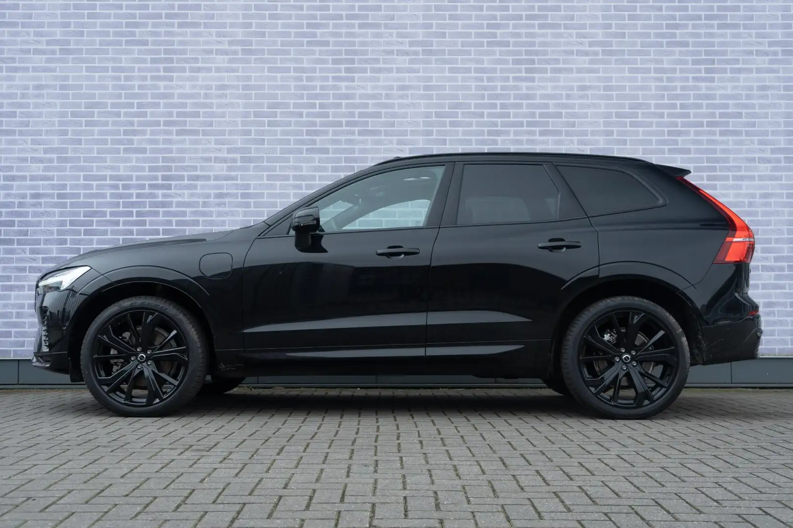 Volvo XC60 T6 Plug-in hybrid AWD Plus Black Edition | Long Ra Noir - 2