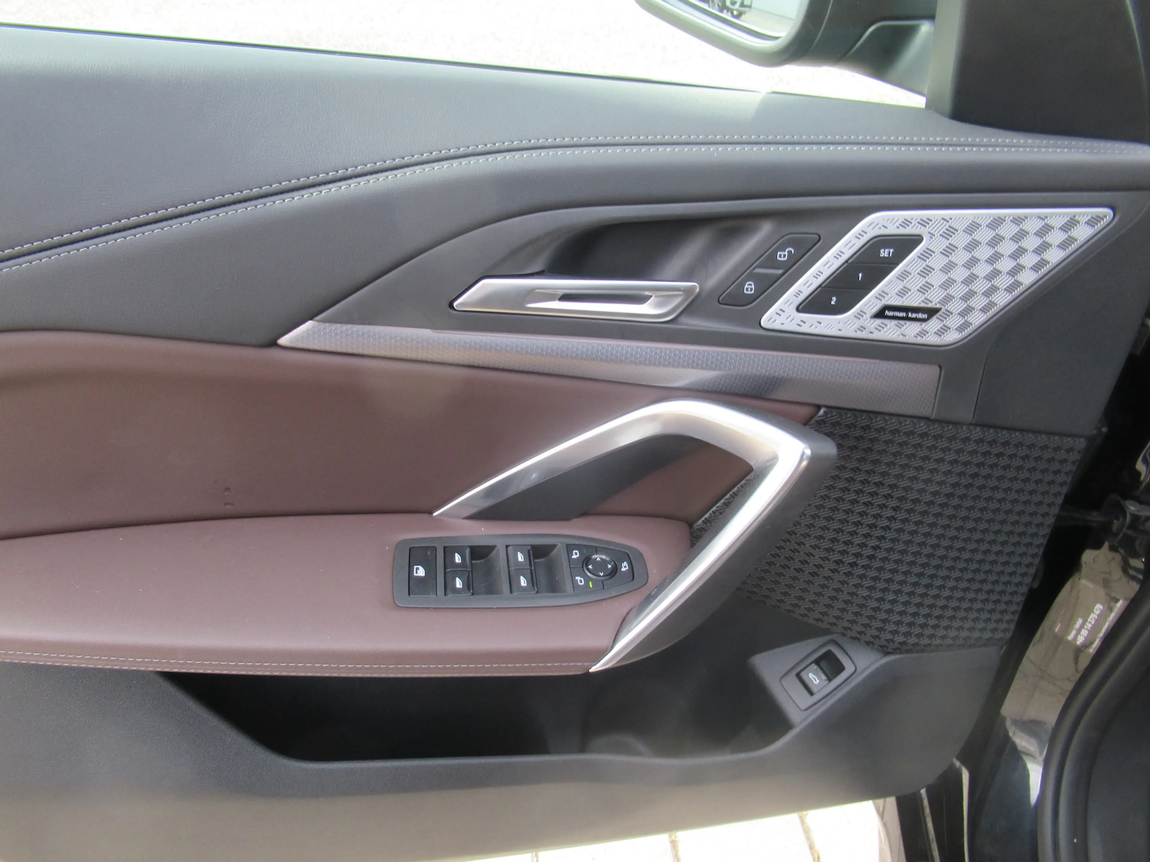 BMW iX1 30 xDrive M Sport — photo 9