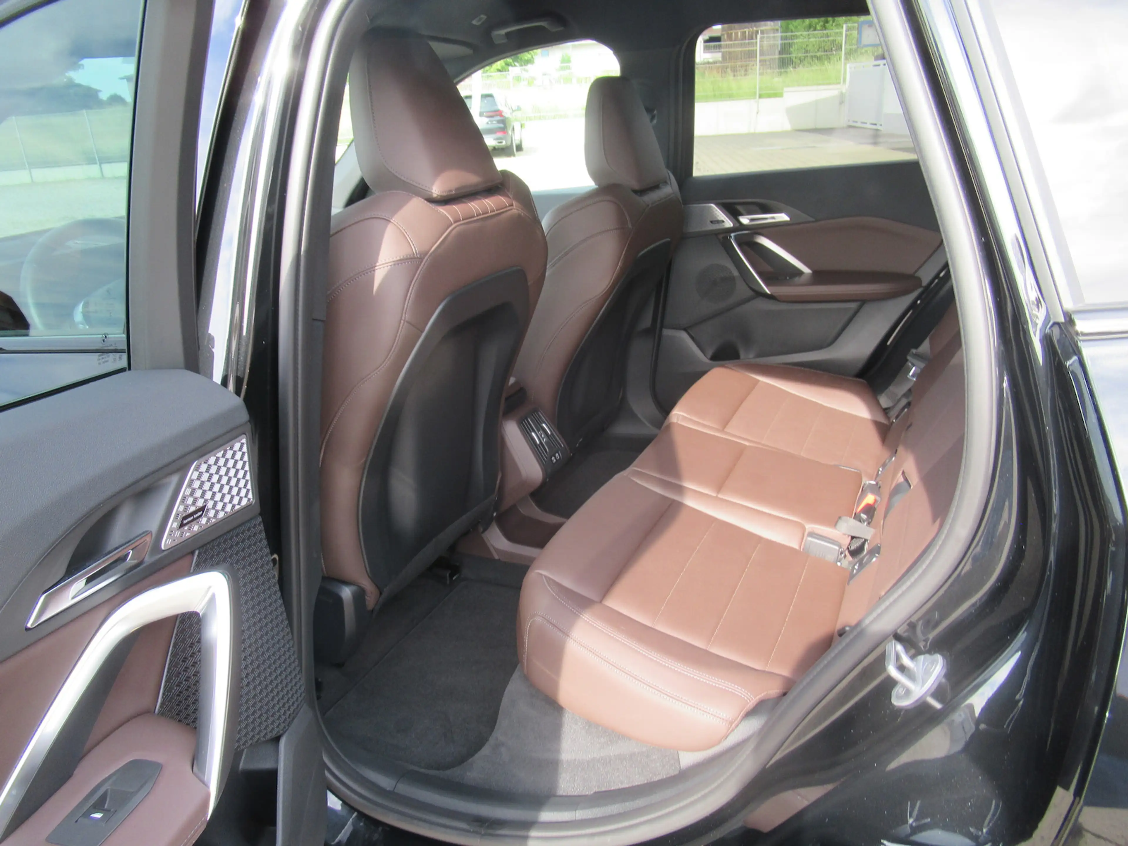 BMW iX1 30 xDrive M Sport — photo 6