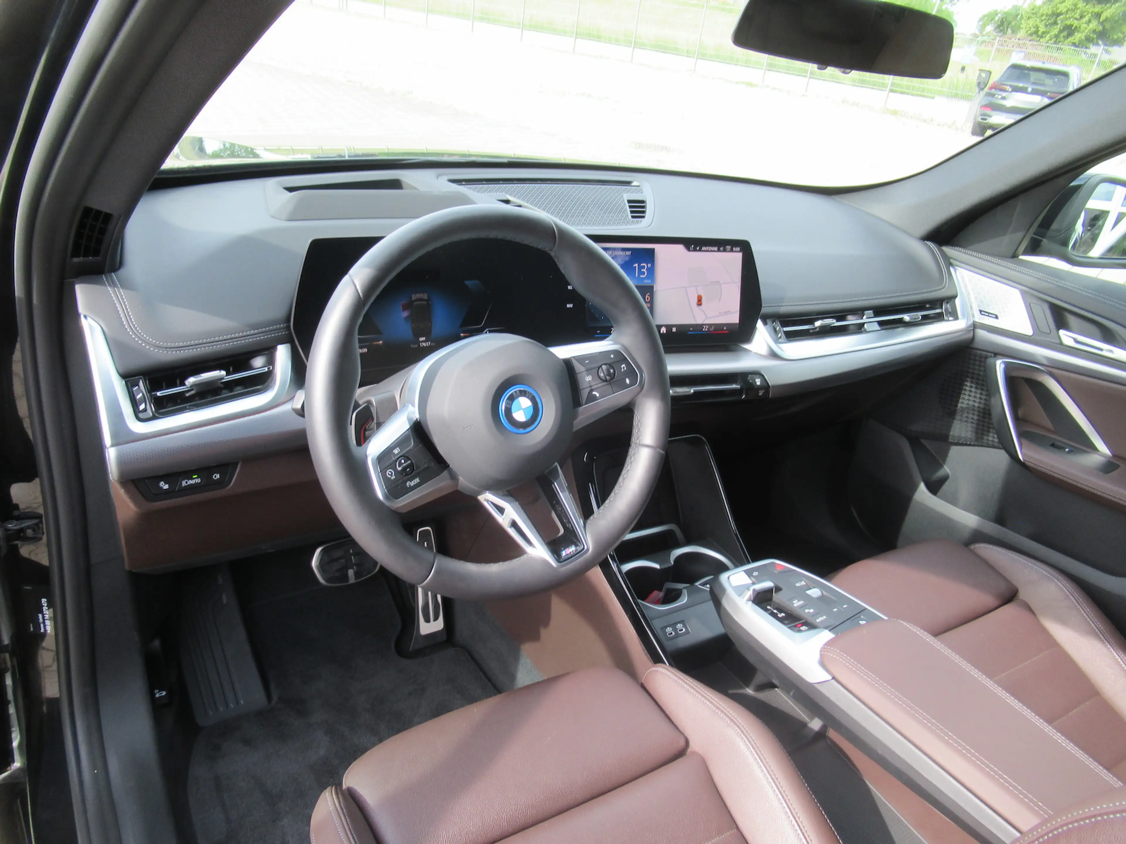 BMW iX1 30 xDrive M Sport — photo 8