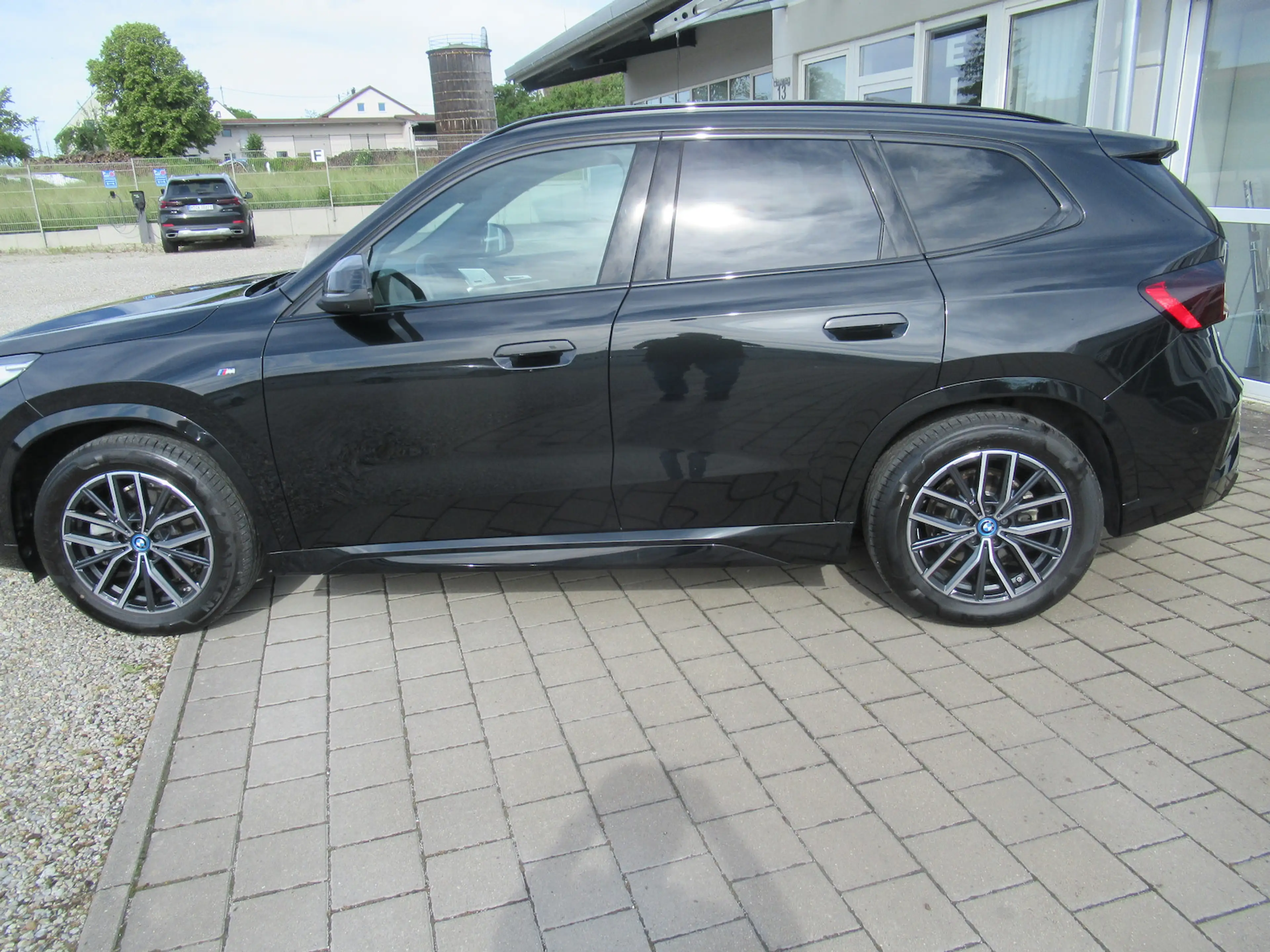 BMW iX1 30 xDrive M Sport — photo 10