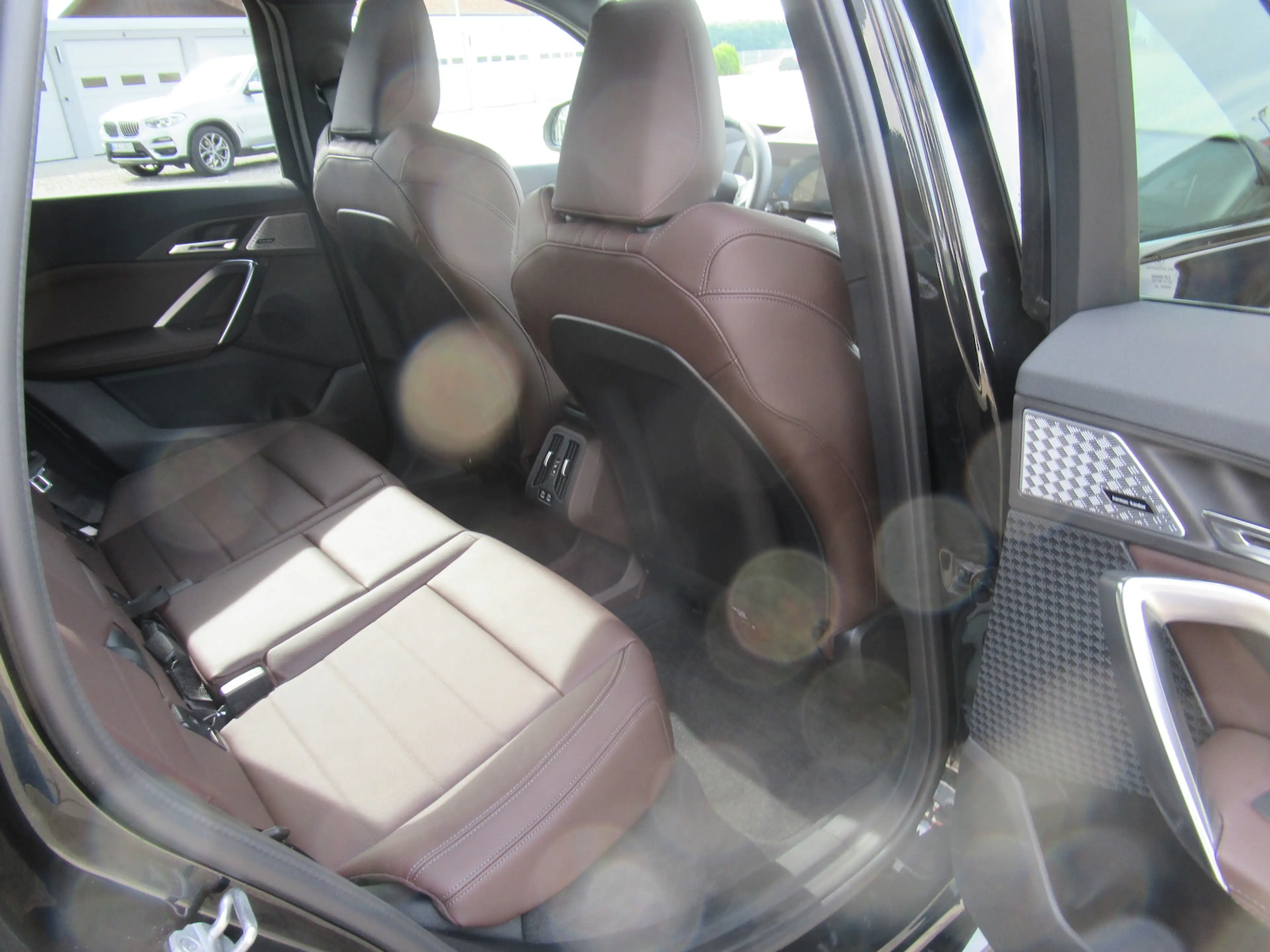 BMW iX1 30 xDrive M Sport — photo 4