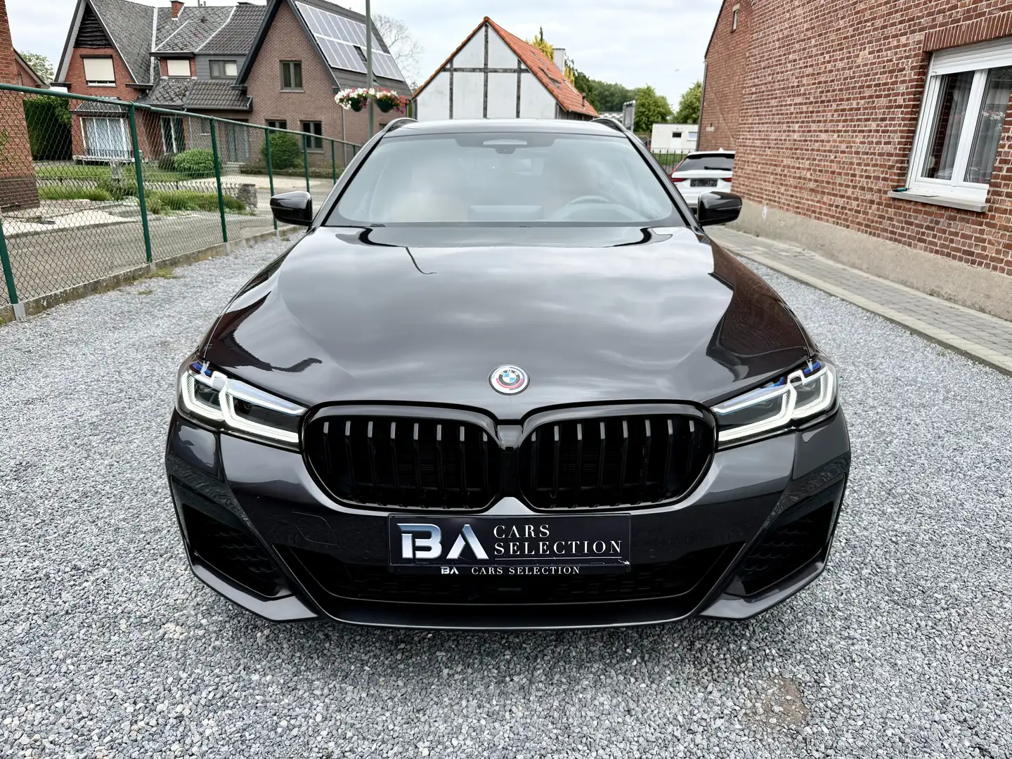 BMW 530 e Touring xDrive M-Sport | Laser! | Massage | Acc! Grey - 2