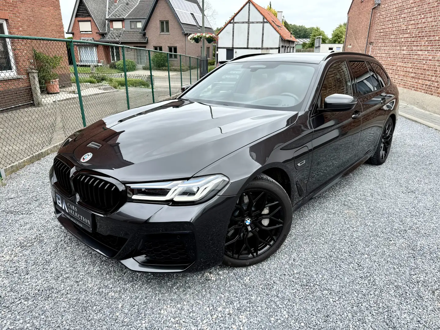 BMW 530 e Touring xDrive M-Sport | Laser! | Massage | Acc! Grey - 1