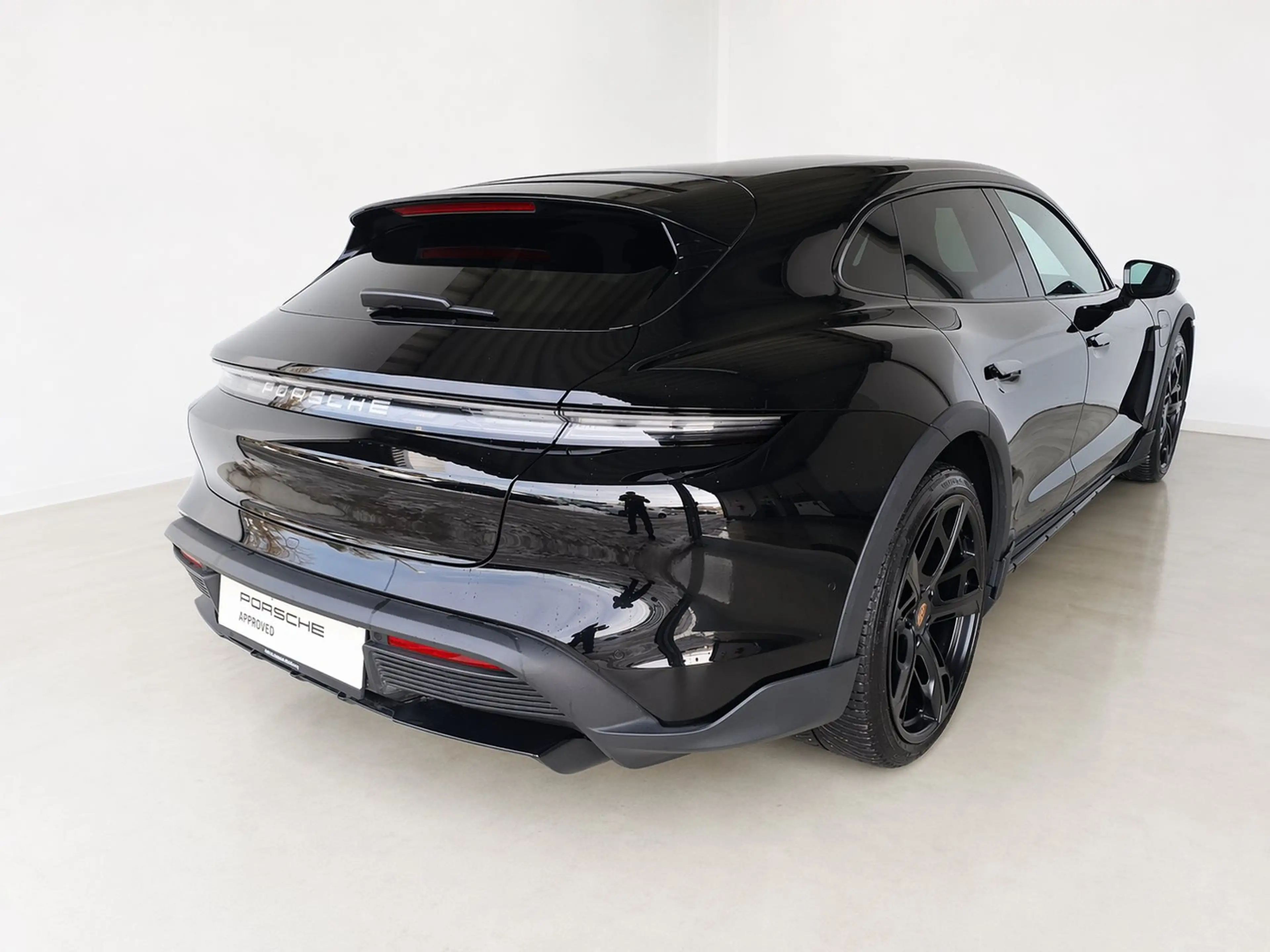 Porsche Taycan 4S Cross Turismo — photo 6