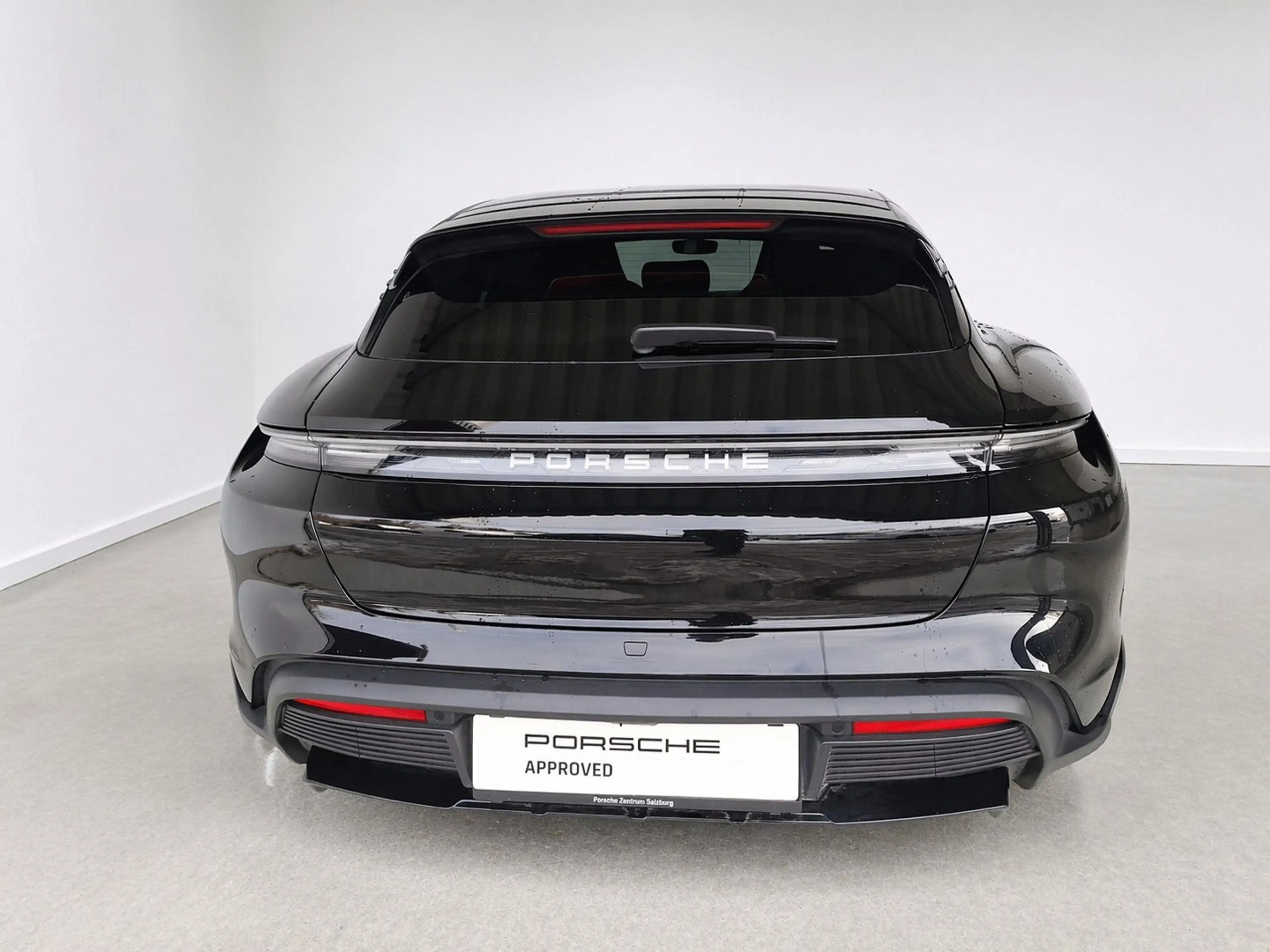 Porsche Taycan 4S Cross Turismo — photo 7