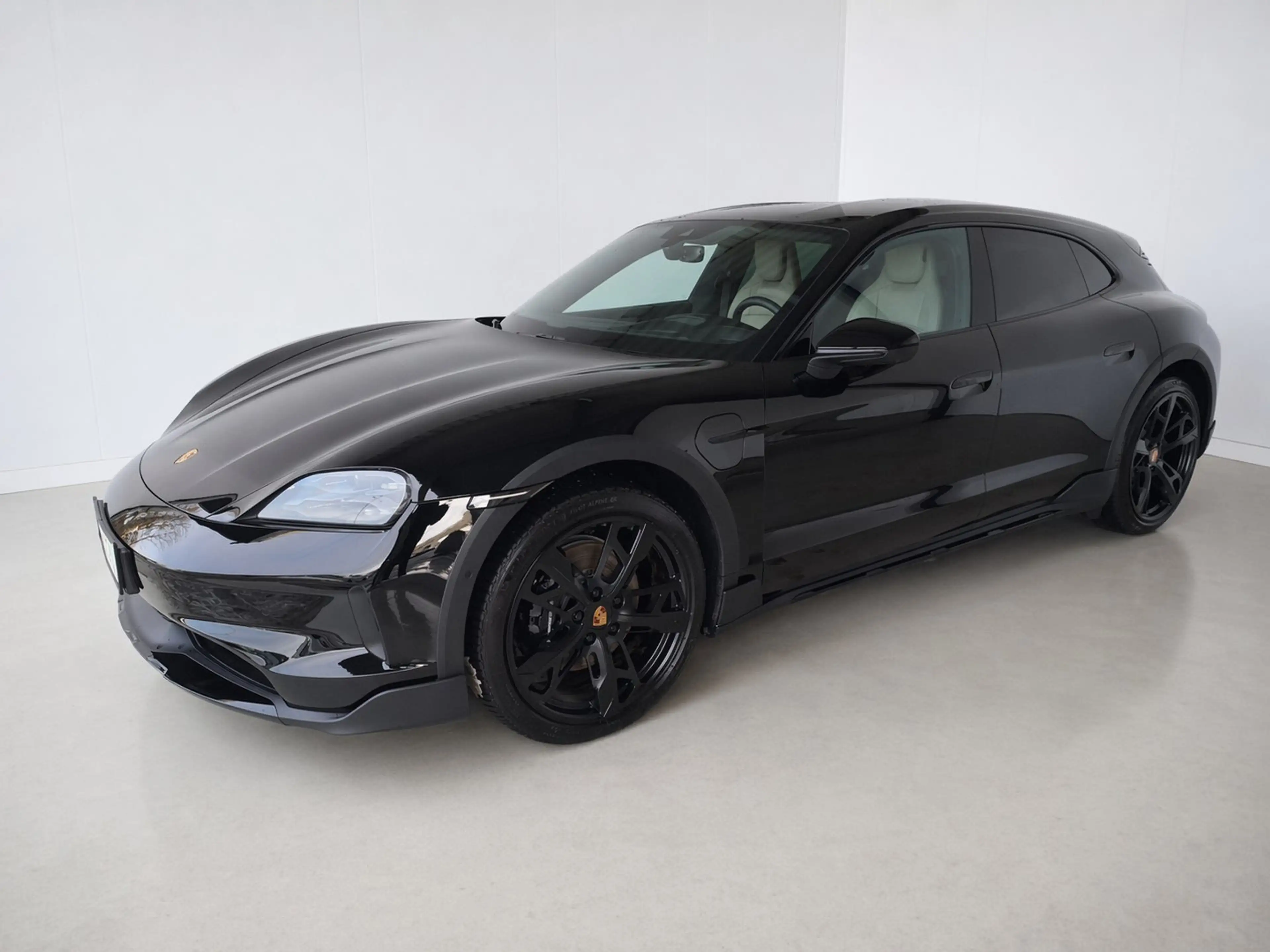 Porsche Taycan 4S Cross Turismo — photo 4