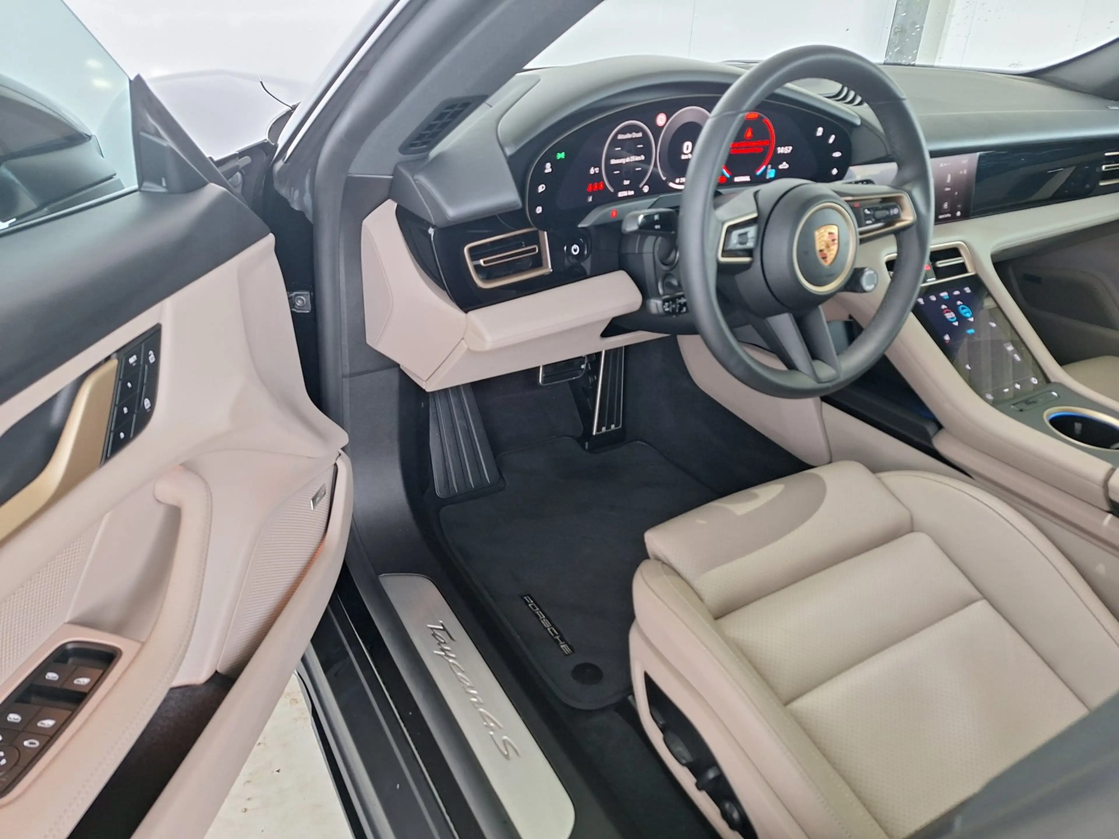 Porsche Taycan 4S Cross Turismo — photo 9
