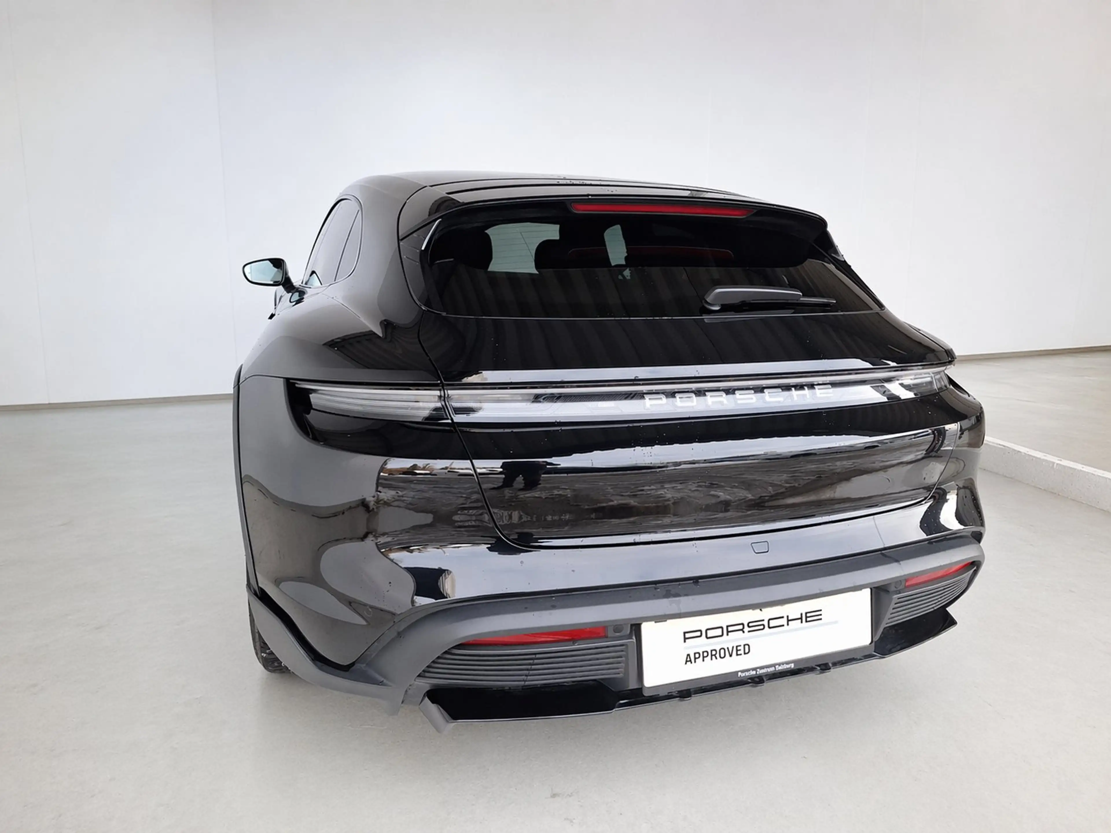 Porsche Taycan 4S Cross Turismo — photo 8