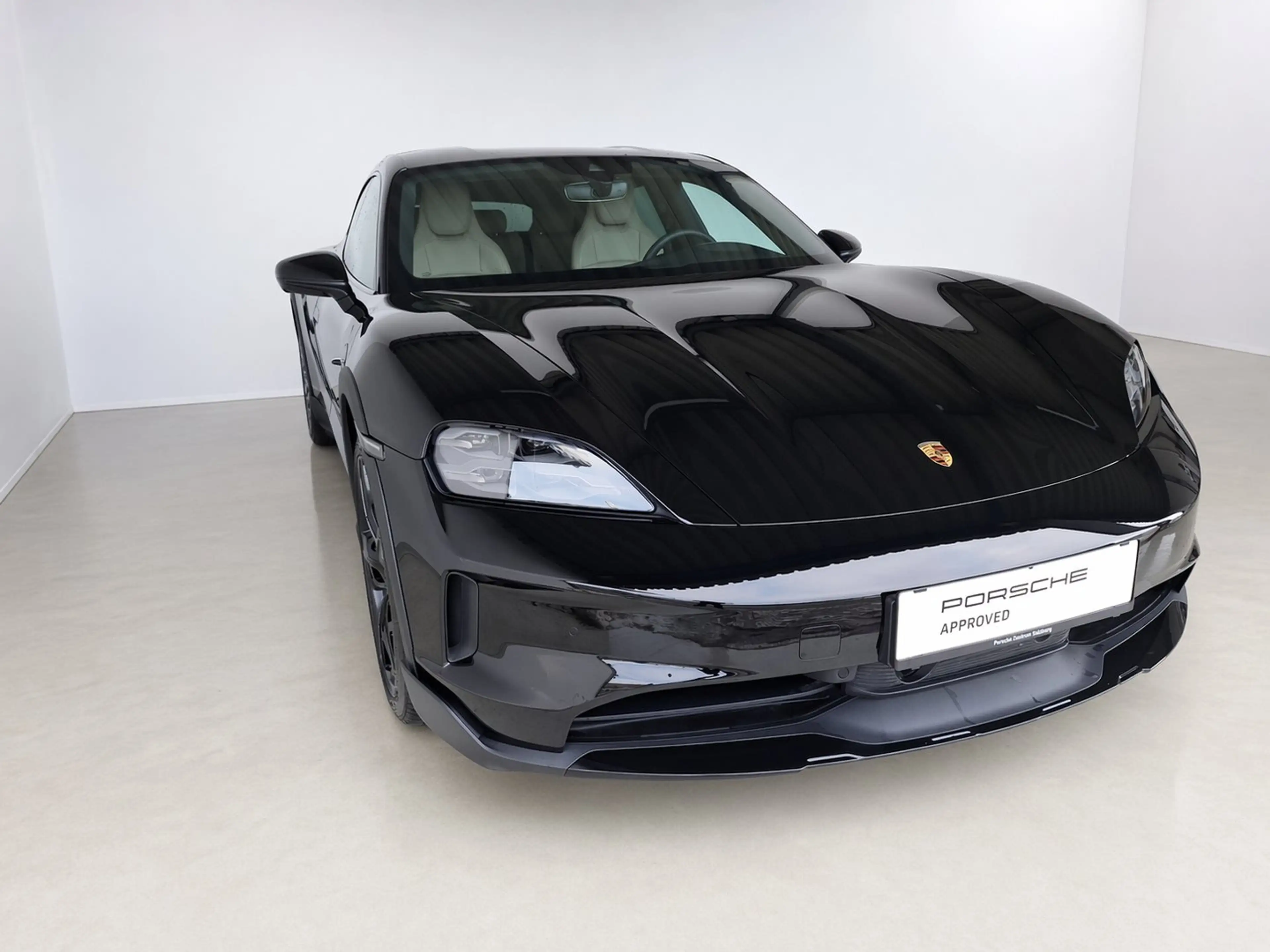 Porsche Taycan 4S Cross Turismo — photo 3