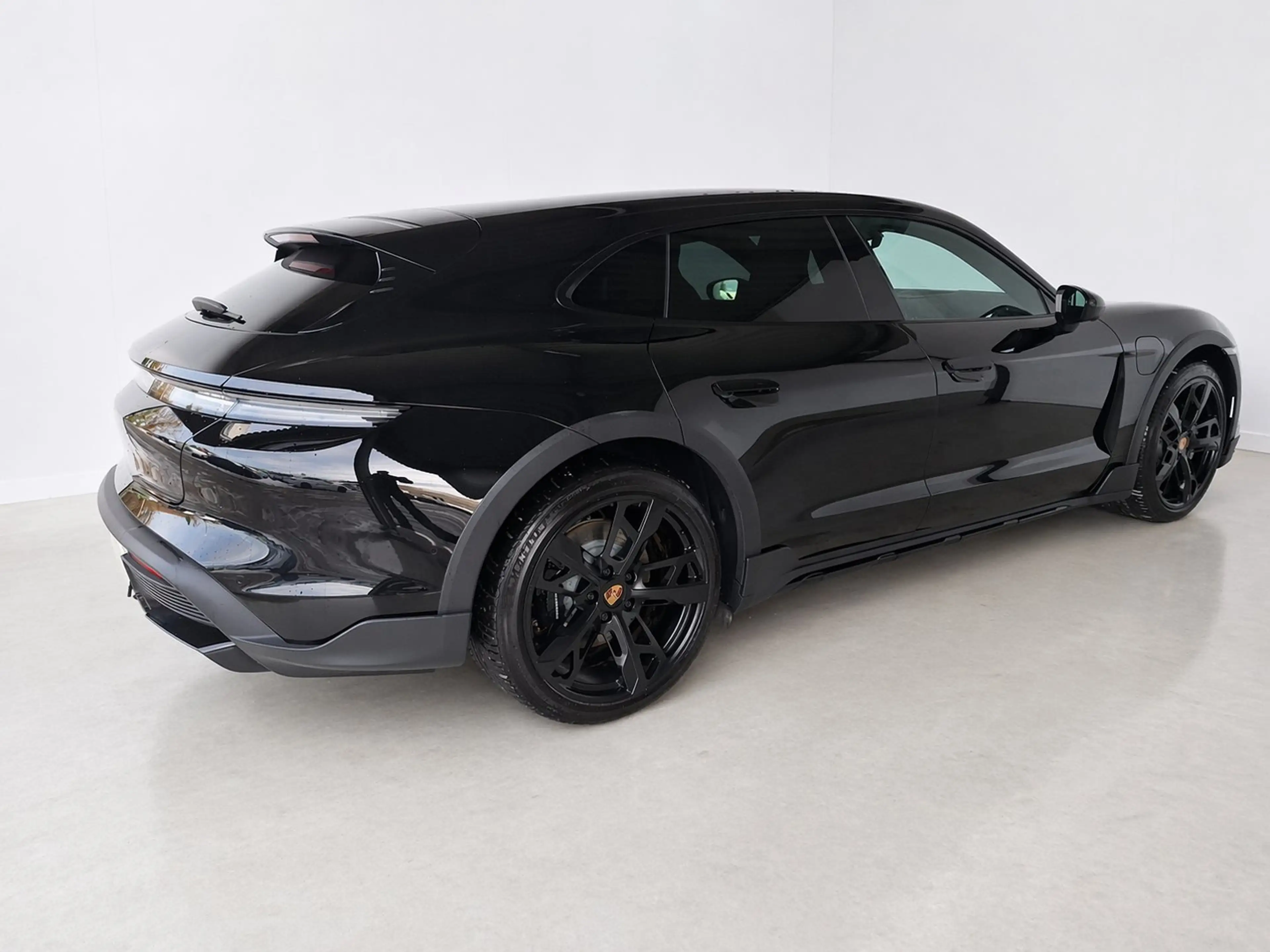 Porsche Taycan 4S Cross Turismo — photo 5