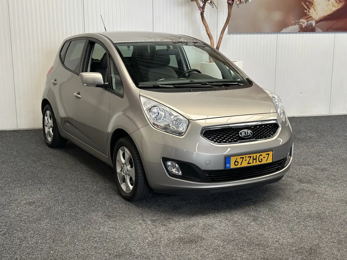 Kia Venga 1.4 CVVT SUPER PACK 5 DEURS NAVIGATIE CLIMATE CONT Gris - 2
