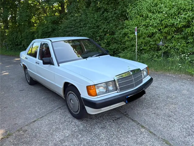 Mercedes-Benz 190 190 Automatik , Schiebedach , H - Kennzeichen