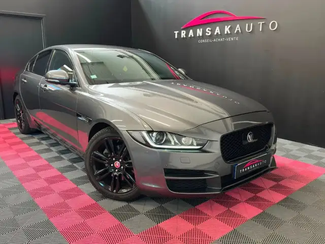 Jaguar XE 2.0 D - 180 ch BVA Prestige ME MAIN SUIVI COMPLET VIDANGE OK VISION JOUR