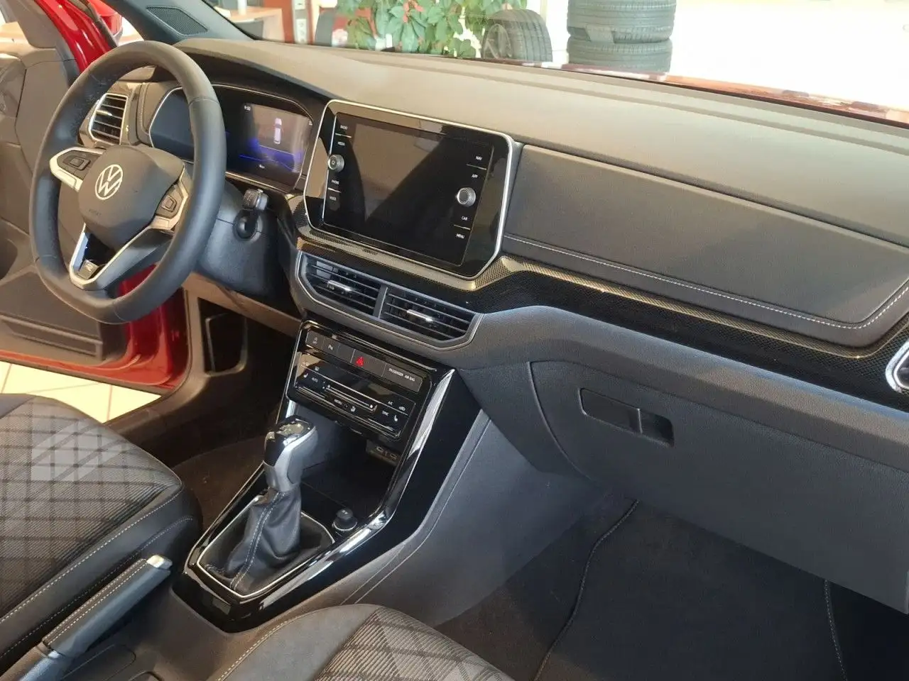 Volkswagen T-Cross R-Line 1.0 TSI LED Matrix AHK abnehmbar 8