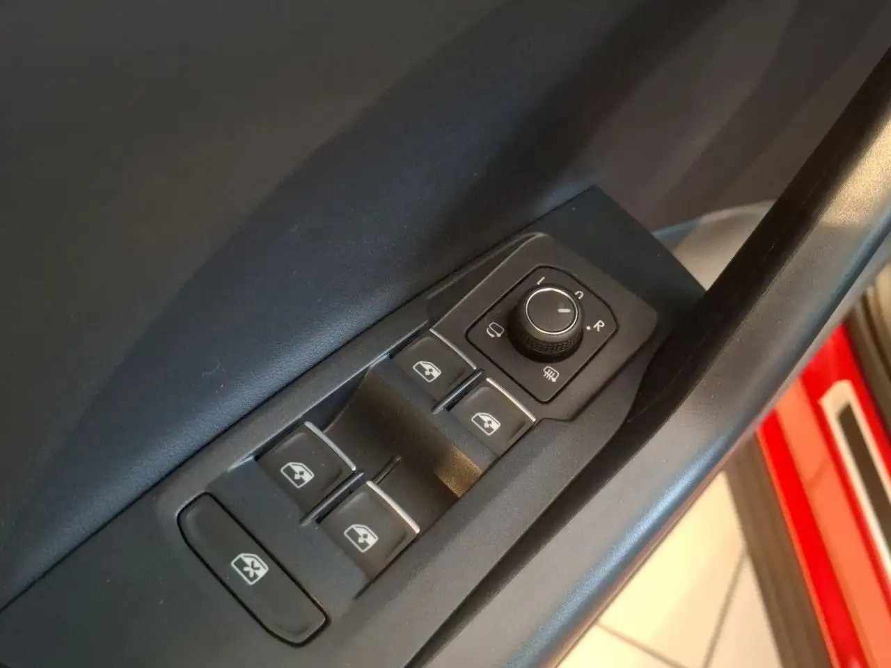 Volkswagen T-Cross R-Line 1.0 TSI LED Matrix AHK abnehmbar 16
