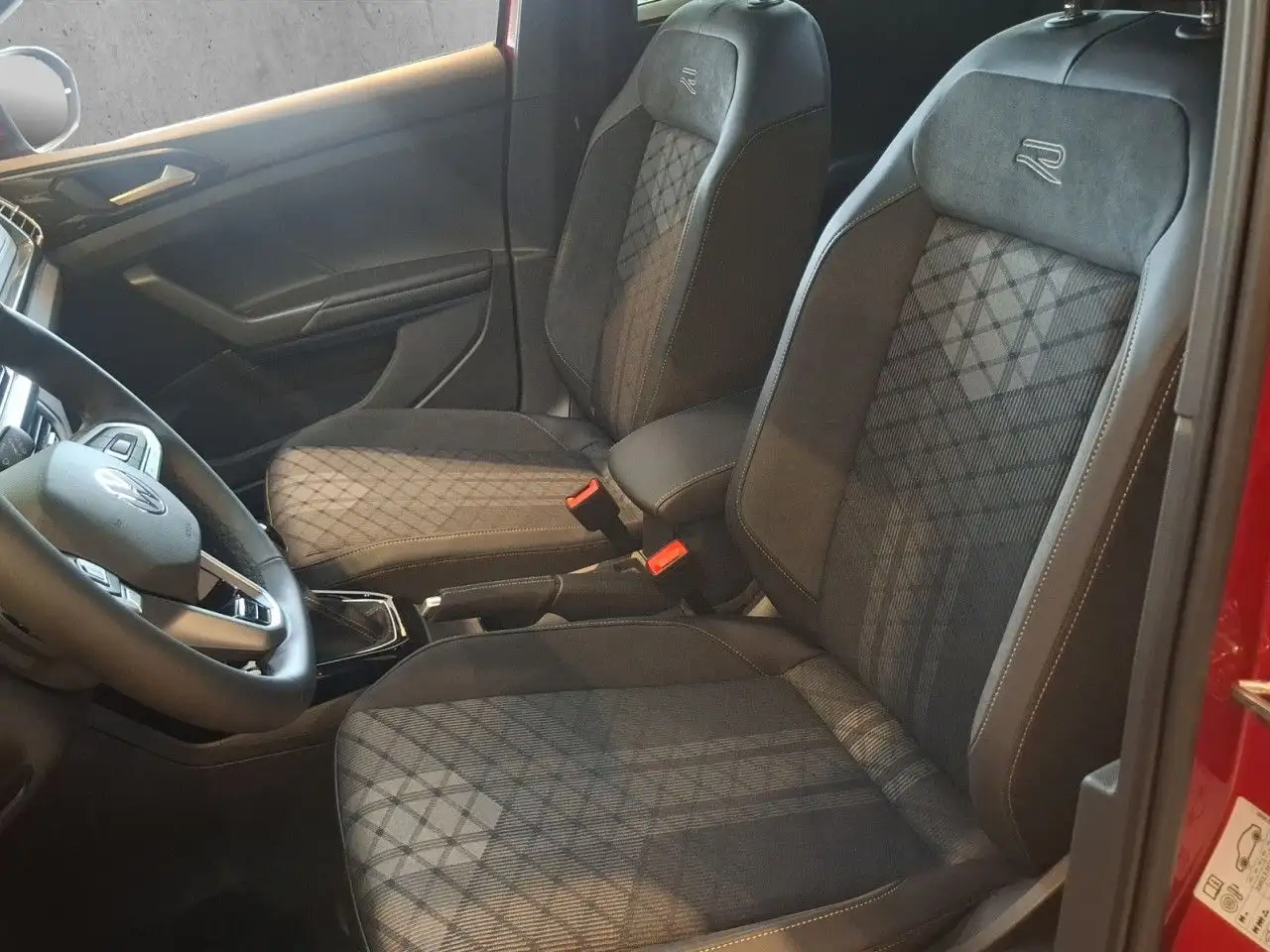 Volkswagen T-Cross R-Line 1.0 TSI LED Matrix AHK abnehmbar 5