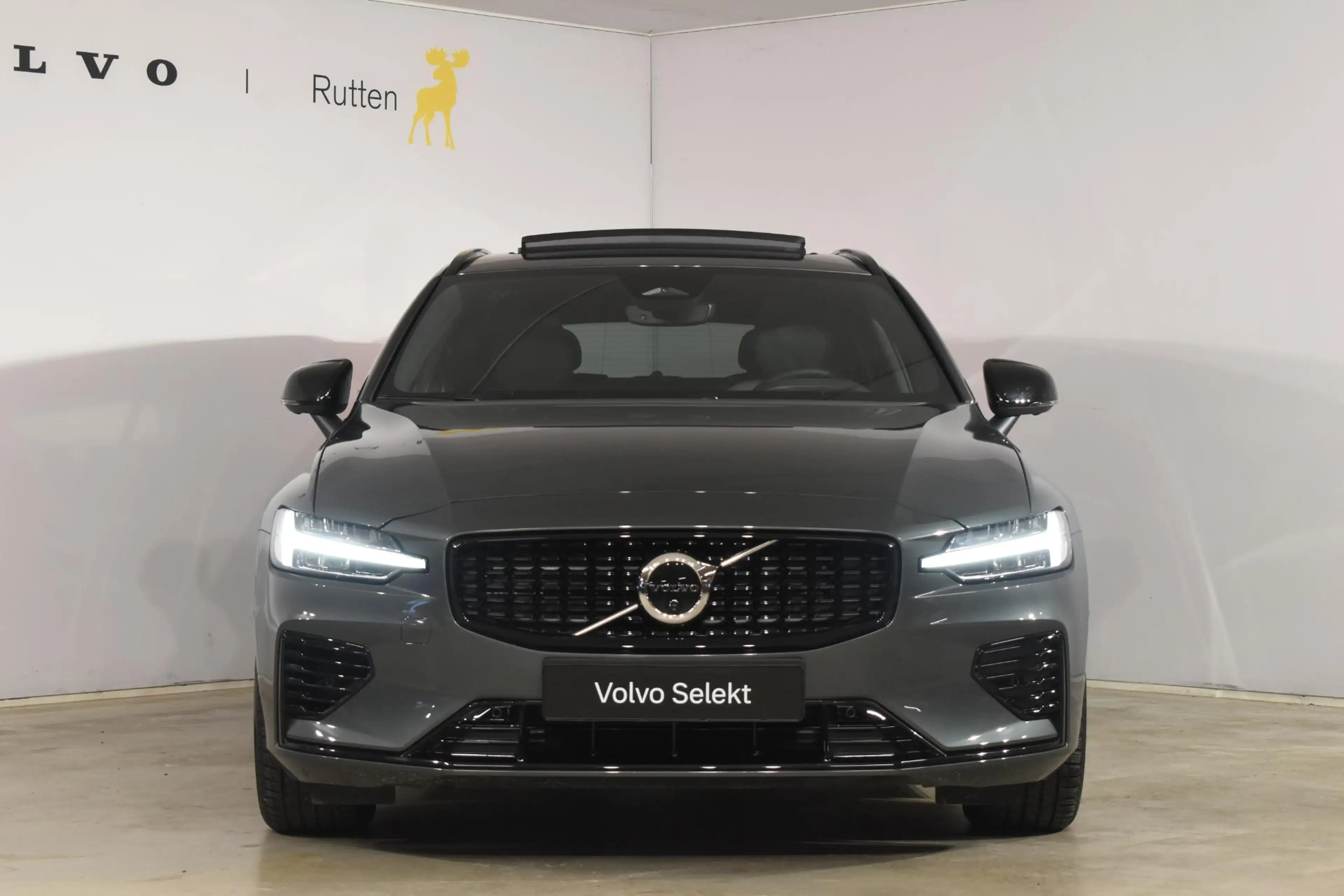 Volvo V60 T8 455PK Plug-in hybrid AWD Plus Dark / Adaptive C — photo 13