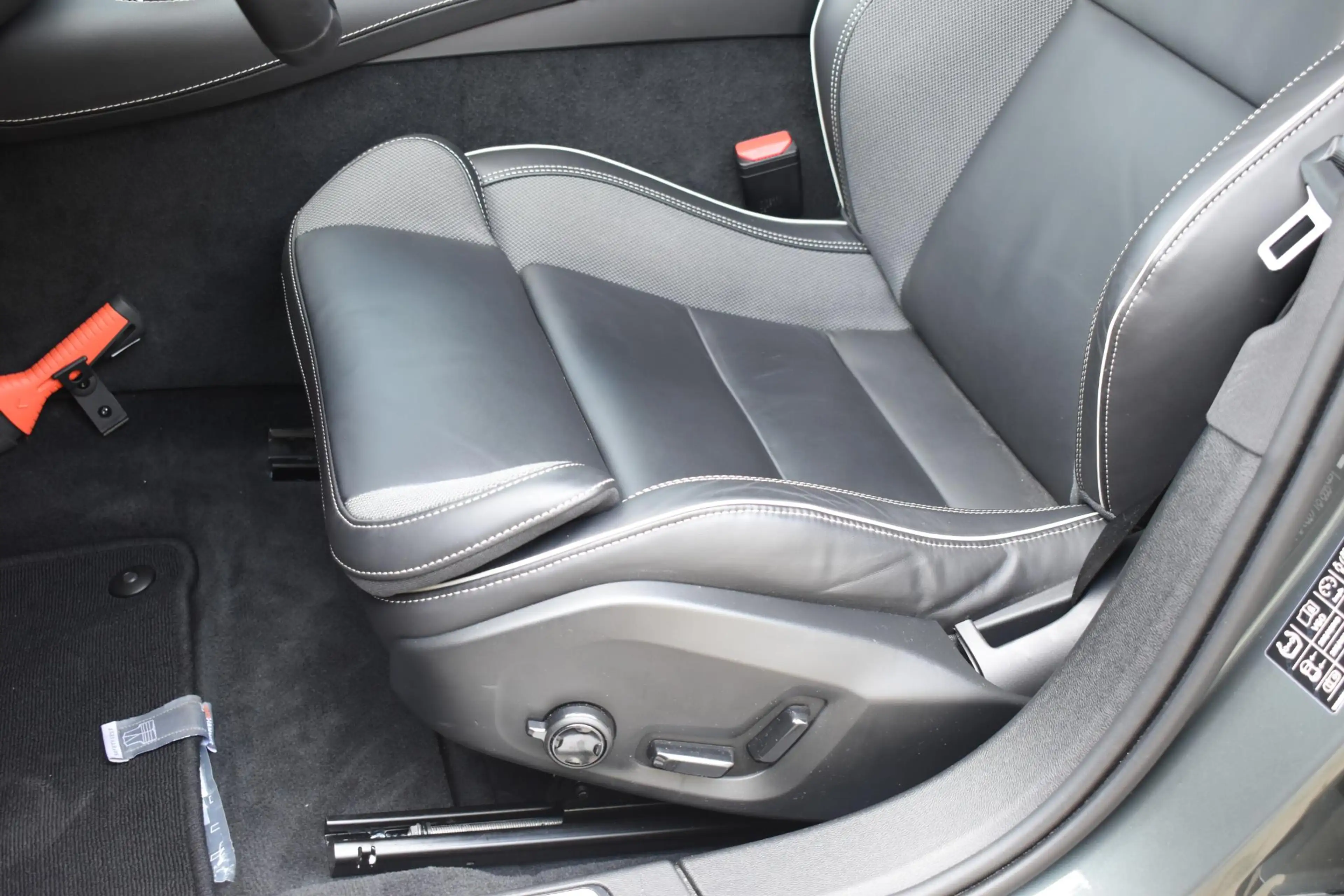 Volvo V60 T8 455PK Plug-in hybrid AWD Plus Dark / Adaptive C — photo 15