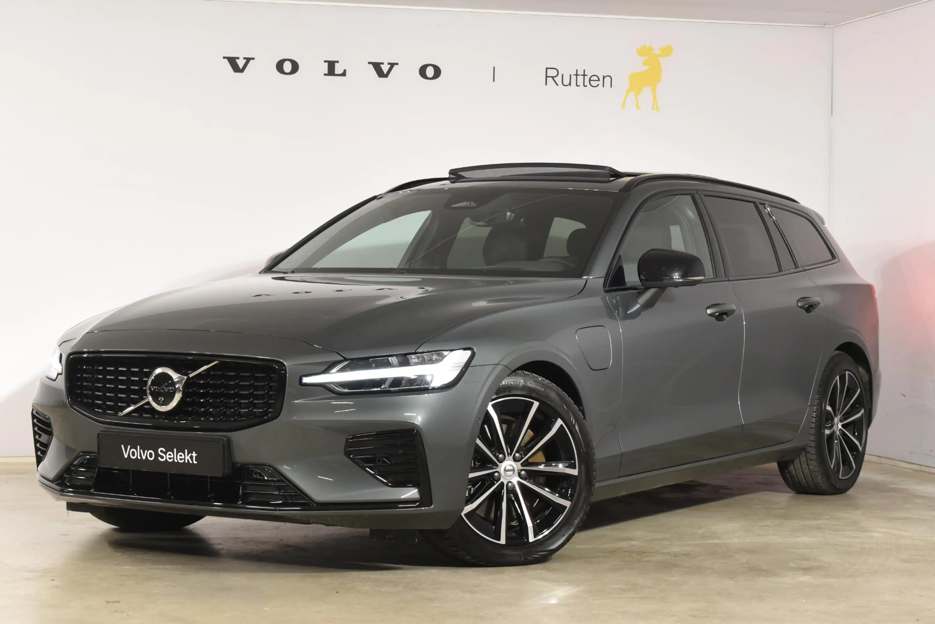 Volvo V60 T8 455PK Plug-in hybrid AWD Plus Dark / Adaptive C — photo 2