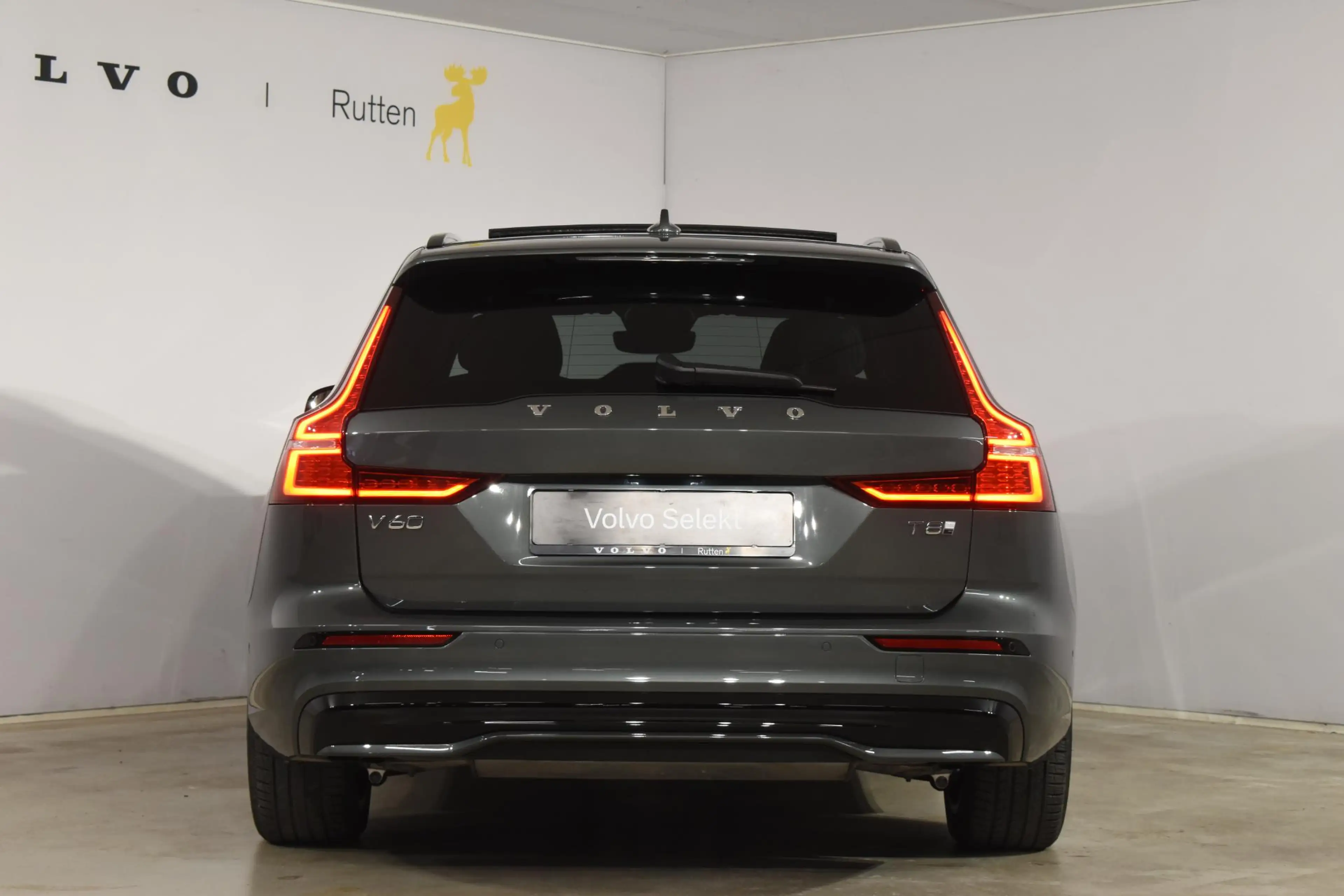 Volvo V60 T8 455PK Plug-in hybrid AWD Plus Dark / Adaptive C — photo 14