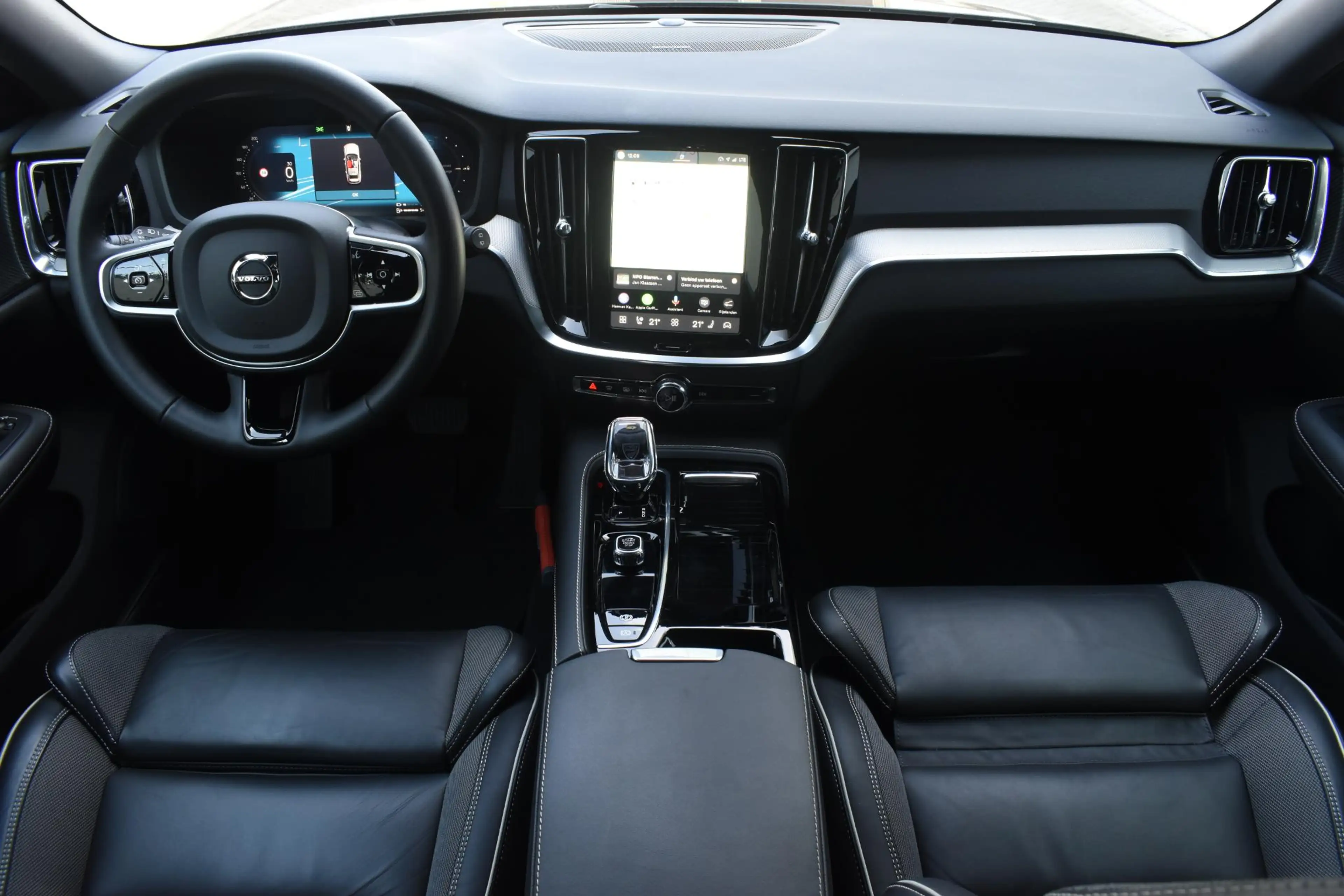 Volvo V60 T8 455PK Plug-in hybrid AWD Plus Dark / Adaptive C — photo 3