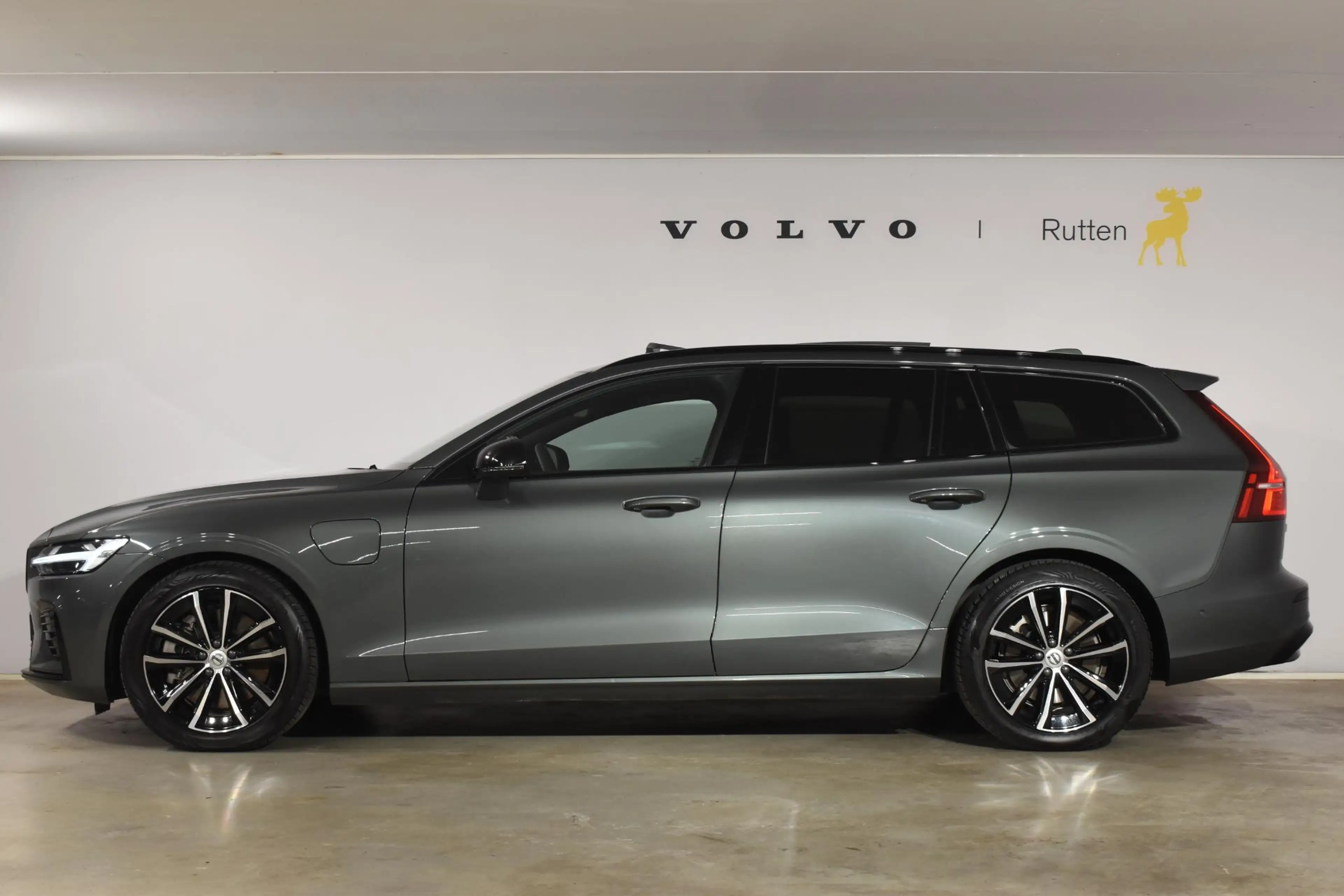 Volvo V60 T8 455PK Plug-in hybrid AWD Plus Dark / Adaptive C — photo 10