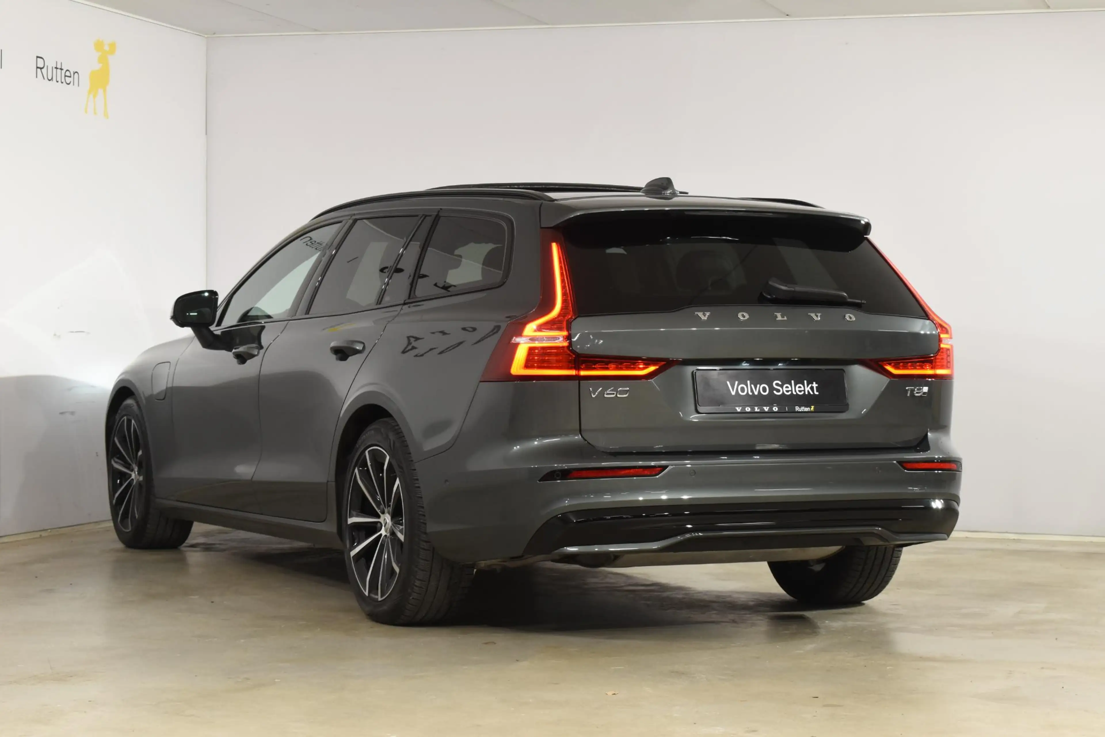 Volvo V60 T8 455PK Plug-in hybrid AWD Plus Dark / Adaptive C — photo 6