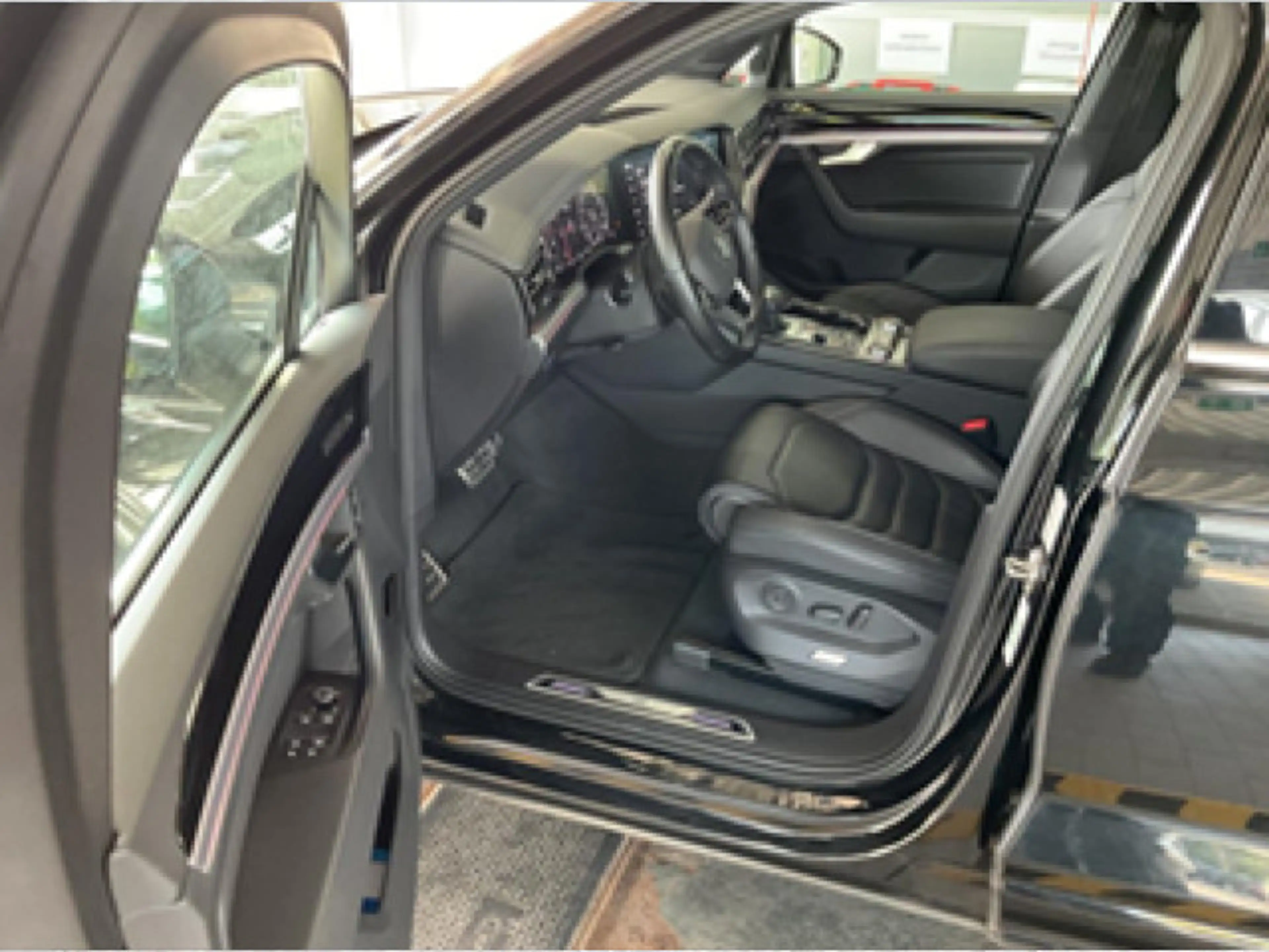 Volkswagen Touareg 3.0 TDI R-Line AHK ACC CAM DigCockpit LE — photo 5