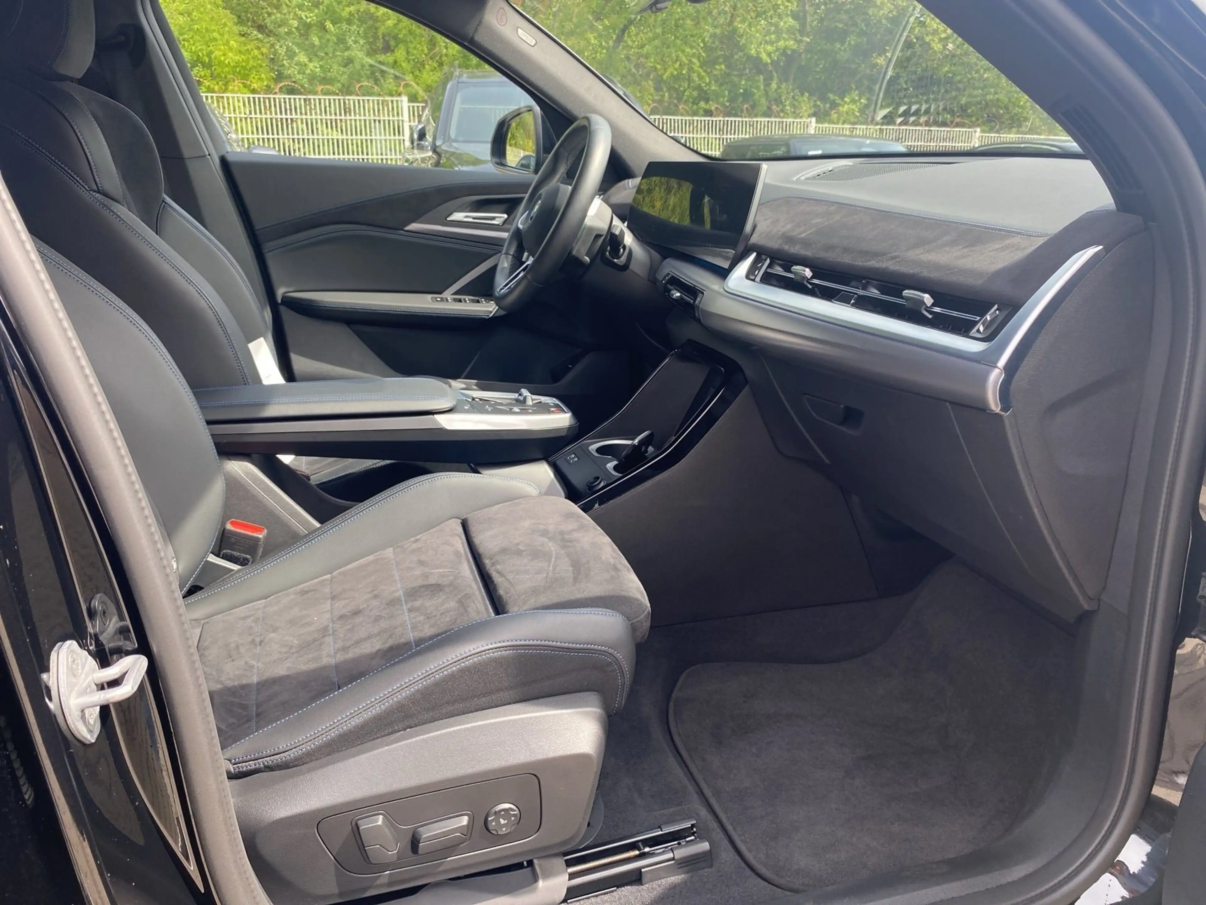 BMW iX2 eDrive20 M Sport AHK DA+ Aktivsitz RFK hk HiFi — photo 11