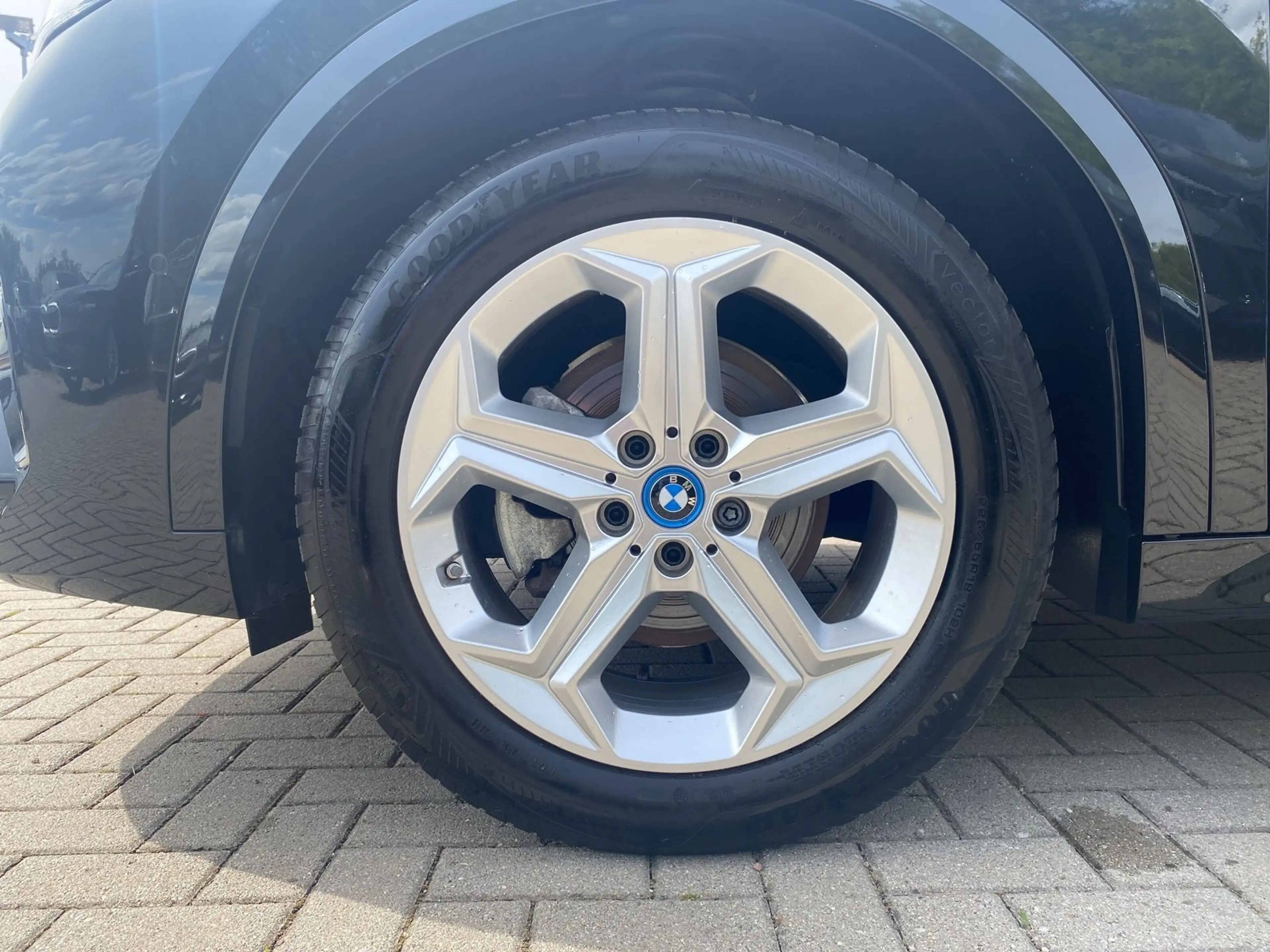 BMW iX2 eDrive20 M Sport AHK DA+ Aktivsitz RFK hk HiFi — photo 3