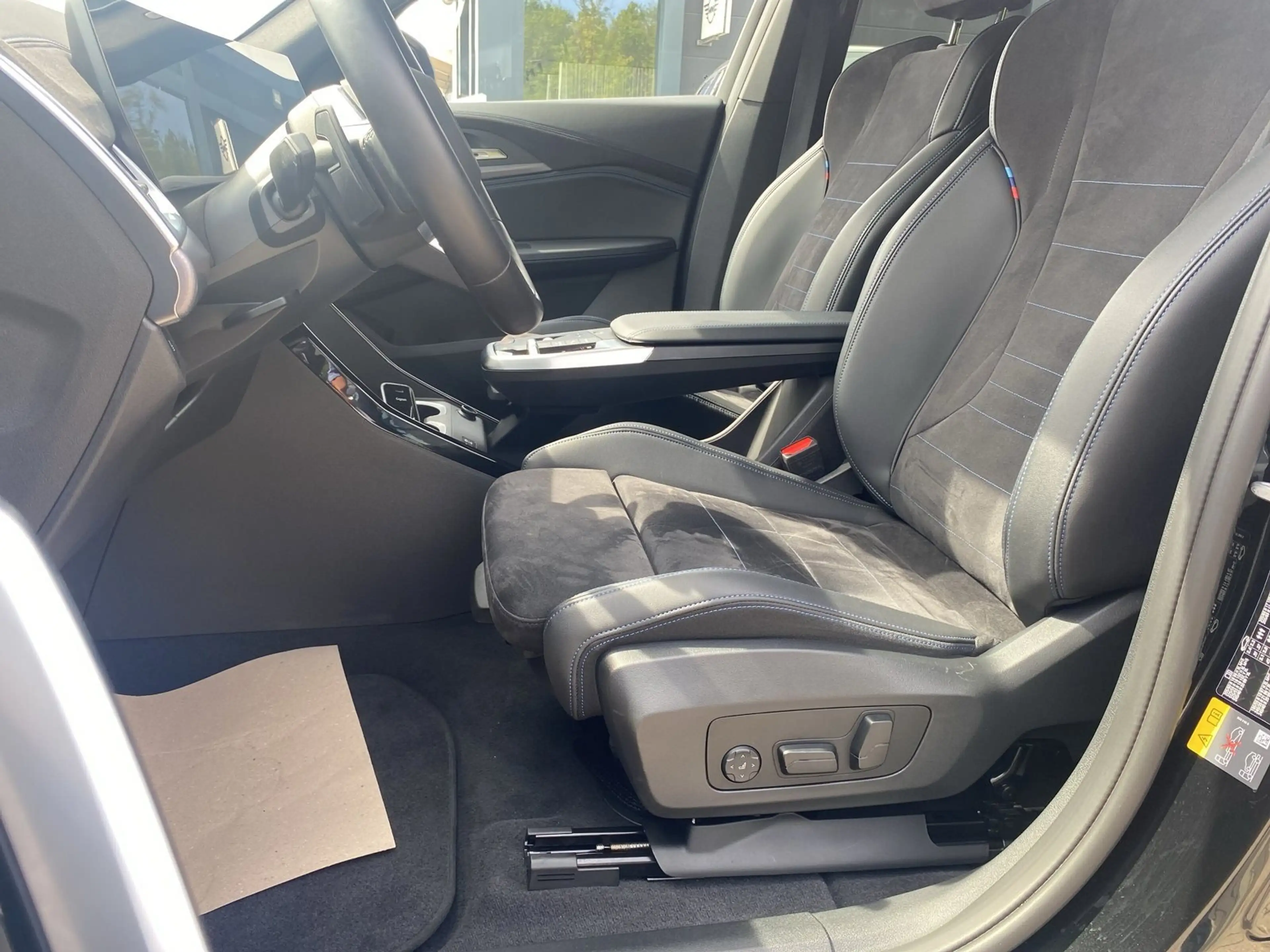 BMW iX2 eDrive20 M Sport AHK DA+ Aktivsitz RFK hk HiFi — photo 9