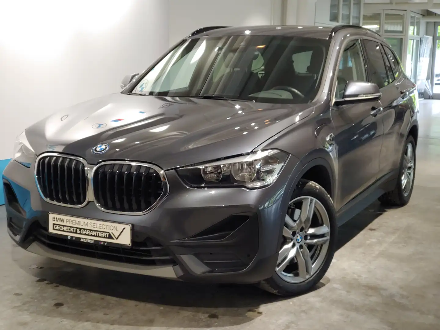 BMW X1 xDrive25e RFK/PDC/Shz/Navi/Tempomat Grijs - 2
