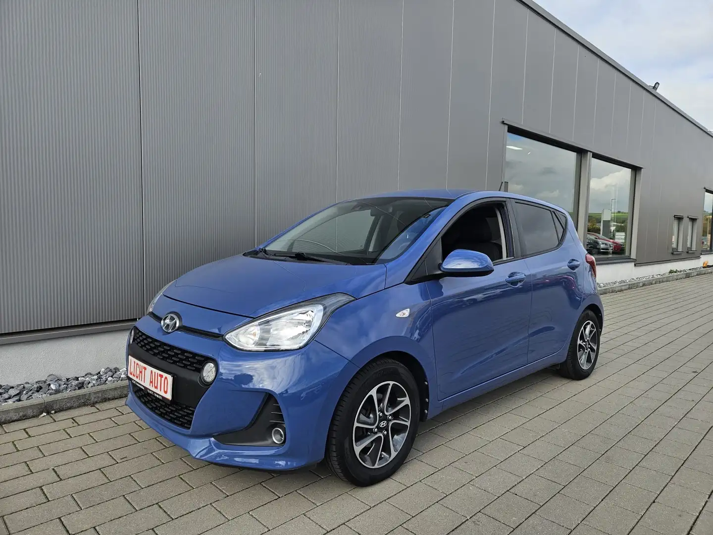 Hyundai i10 blue/Scheckheftgepflegt/Navi/Lenkradheizung/klima/ Bleu - 1