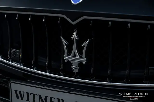 Maserati Ghibli view 12
