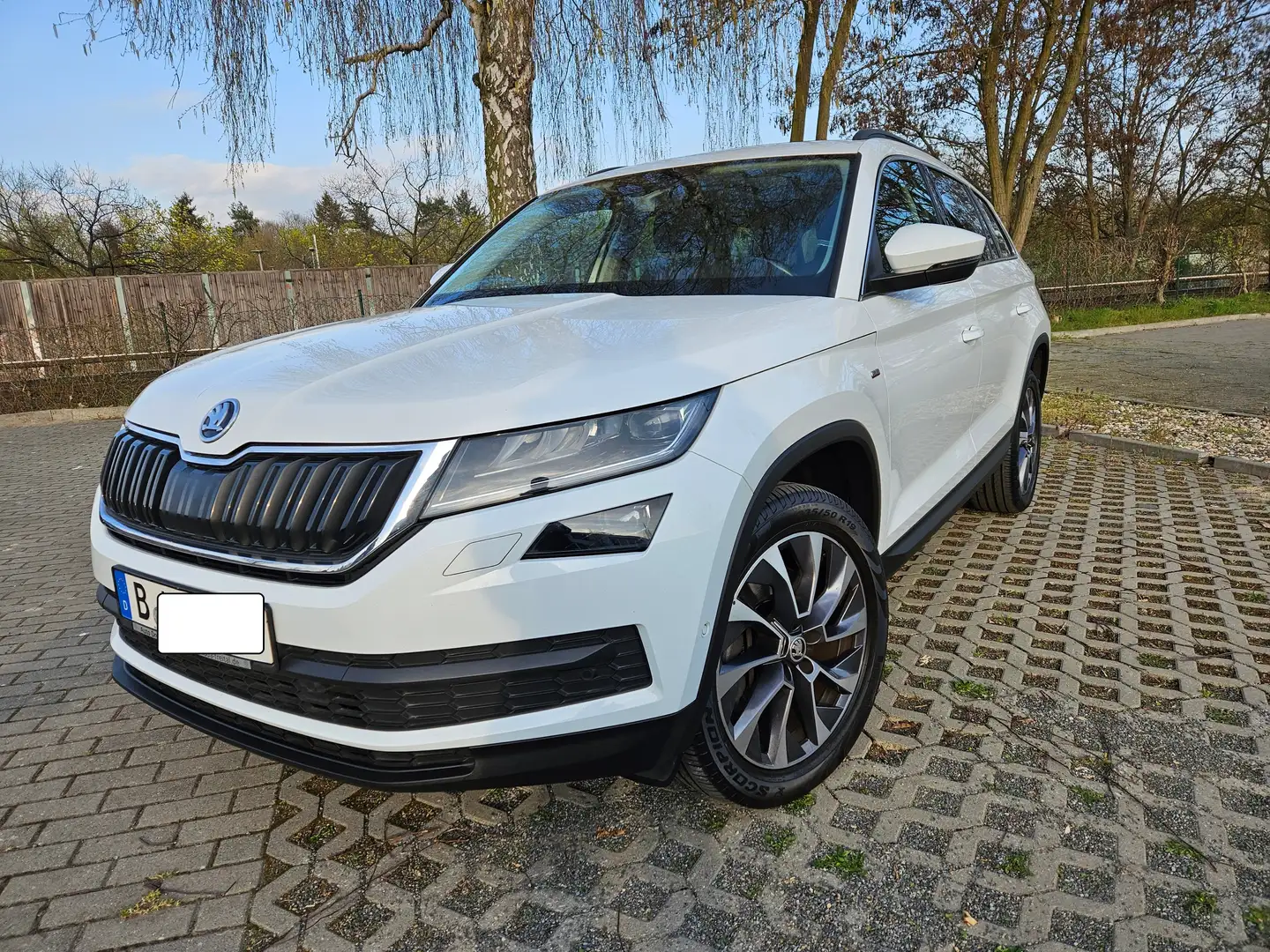 Skoda Kodiaq Kodiaq 2.0 TDI 4x4 DSG PANODACH CANTON PARKLENK Bílá - 1