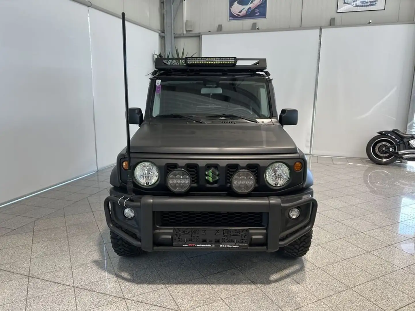 Suzuki Jimny 1.5 Allgrip Schwarz - 2