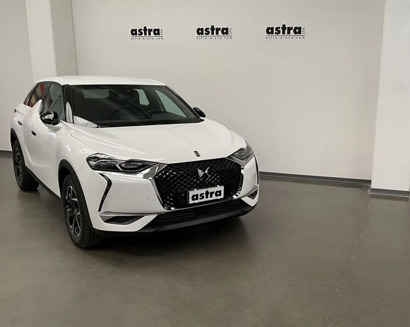 DS Automobiles DS 3 Crossback BlueHDi 100 So Chic Bianco - 1