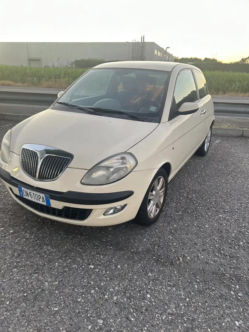 Lancia Ypsilon 1.2 8v Oro - 1
