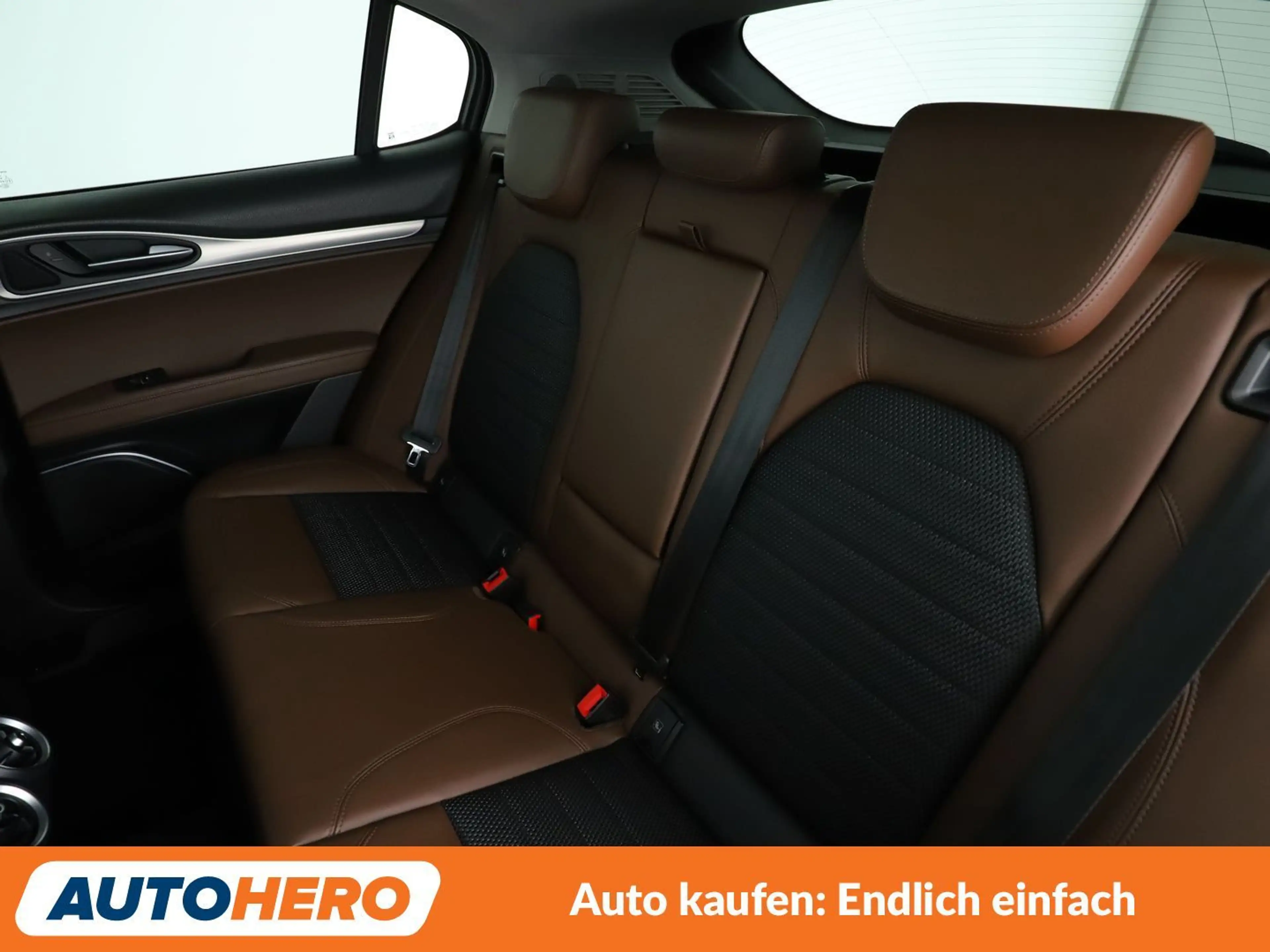 Alfa Romeo Stelvio 2.0 Turbo Super Q4 Aut.*NAVI*BI-XENON*ACC*CAM*PDC* — photo 14