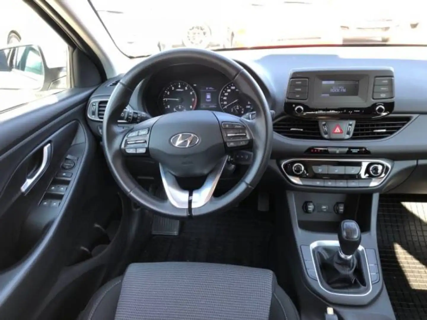 Hyundai i30 1.5 5 porte Classic Plus Argento - 1