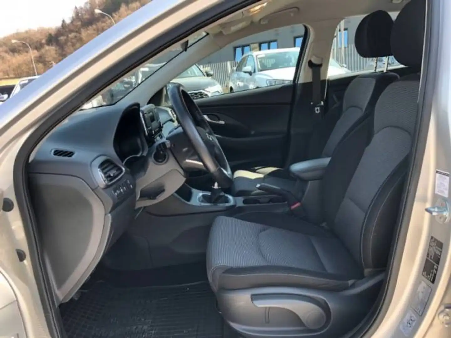 Hyundai i30 1.5 5 porte Classic Plus Argento - 2
