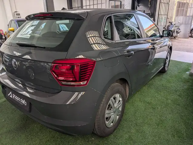Volkswagen Polo view 4