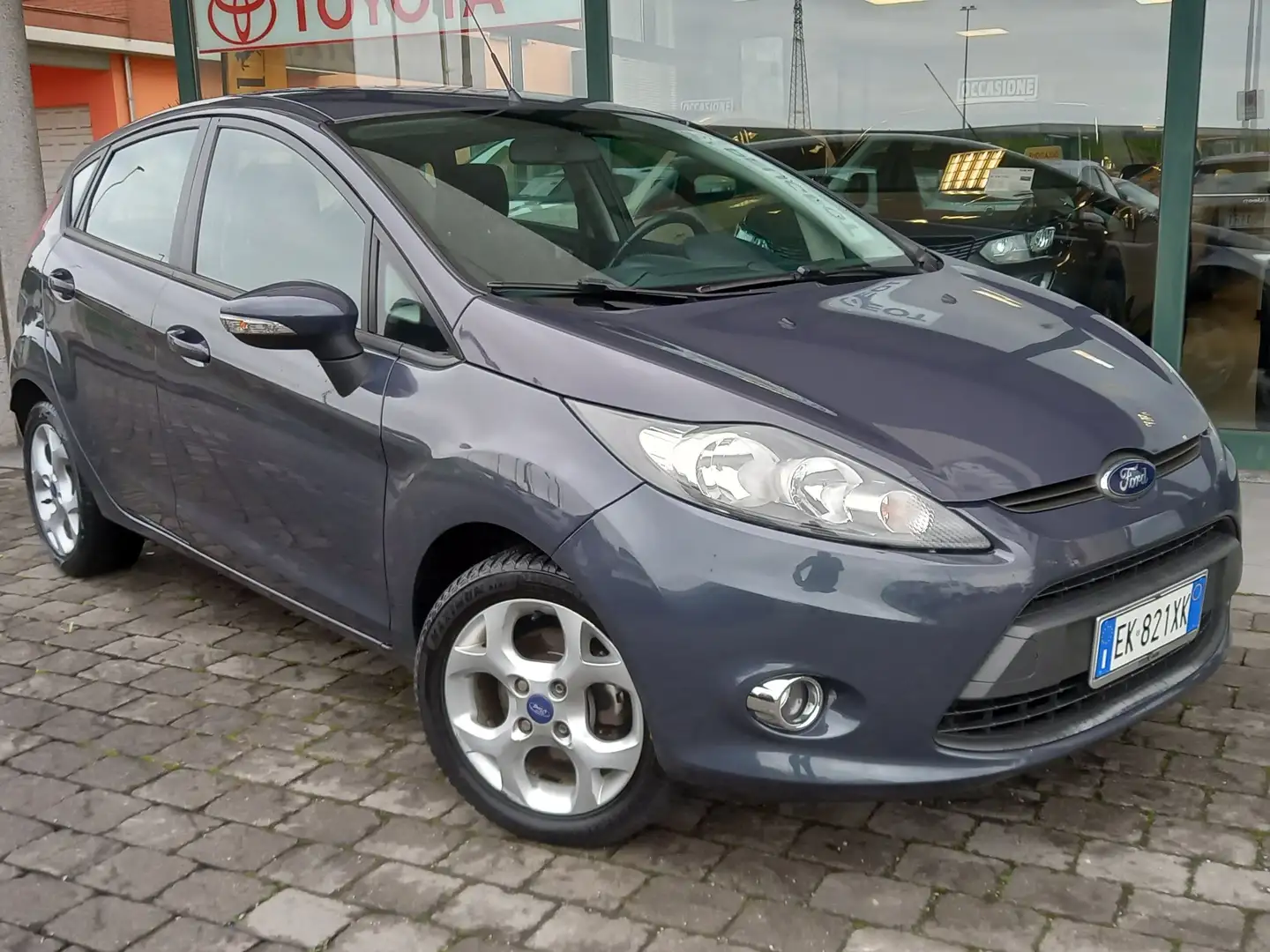Ford Fiesta Fiesta 5p 1.4 16v Ikon Gpl Gris - 1