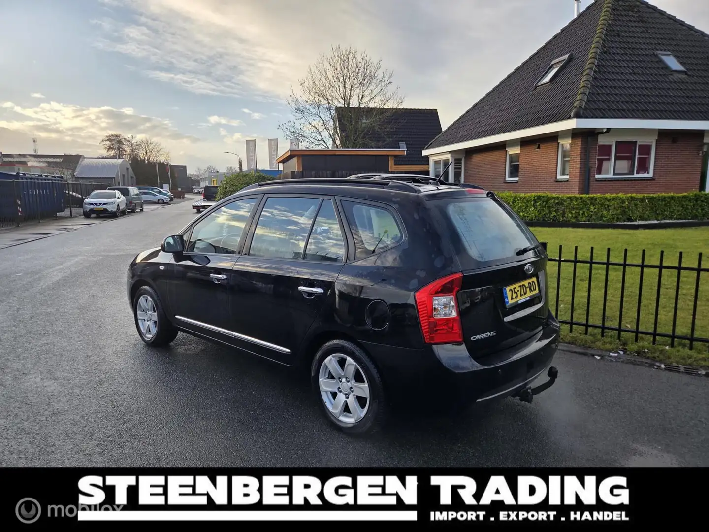 Kia Carens 2.0 CVVT X-ecutive NETTE AUTO/APK 29-8-2026 Schwarz - 2